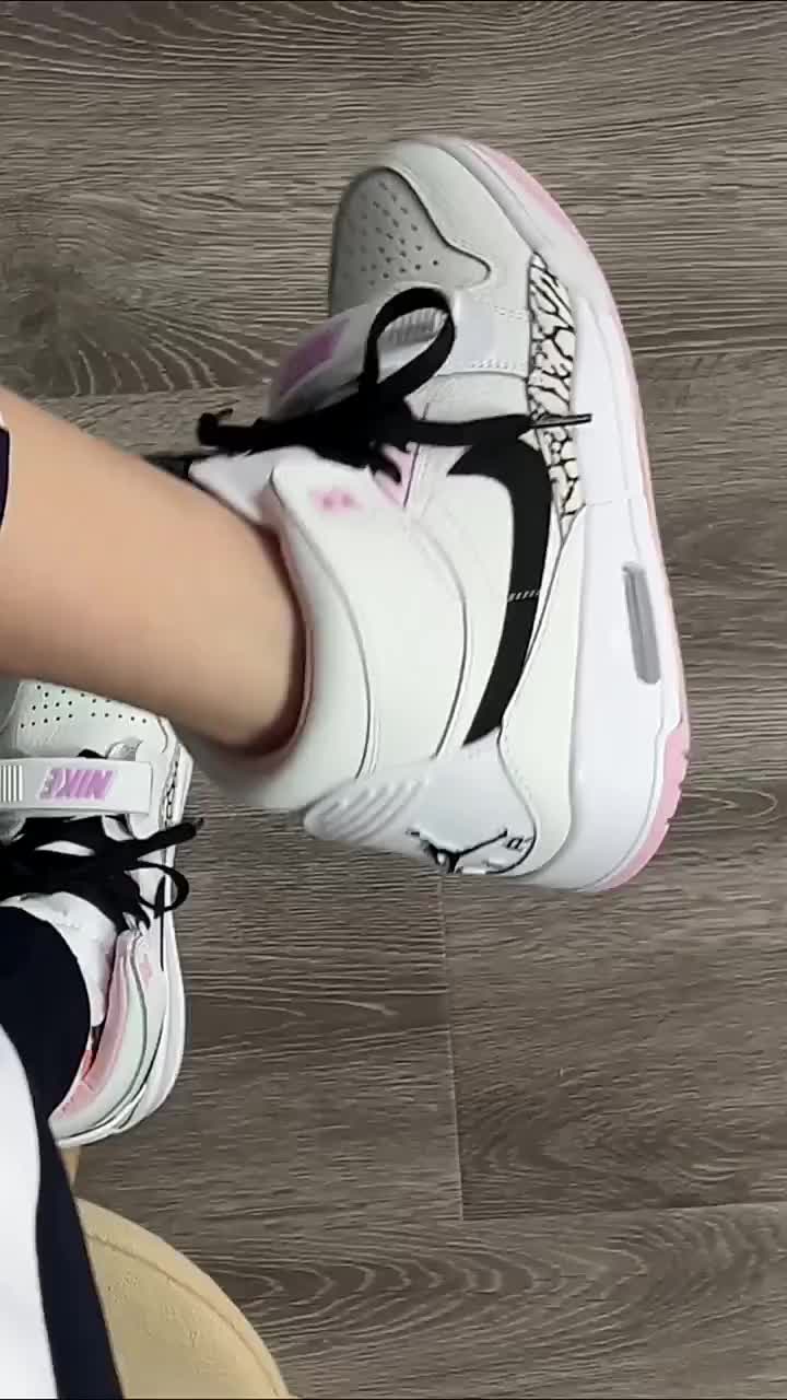 白粉 AJ312，甜酷女孩的心动款