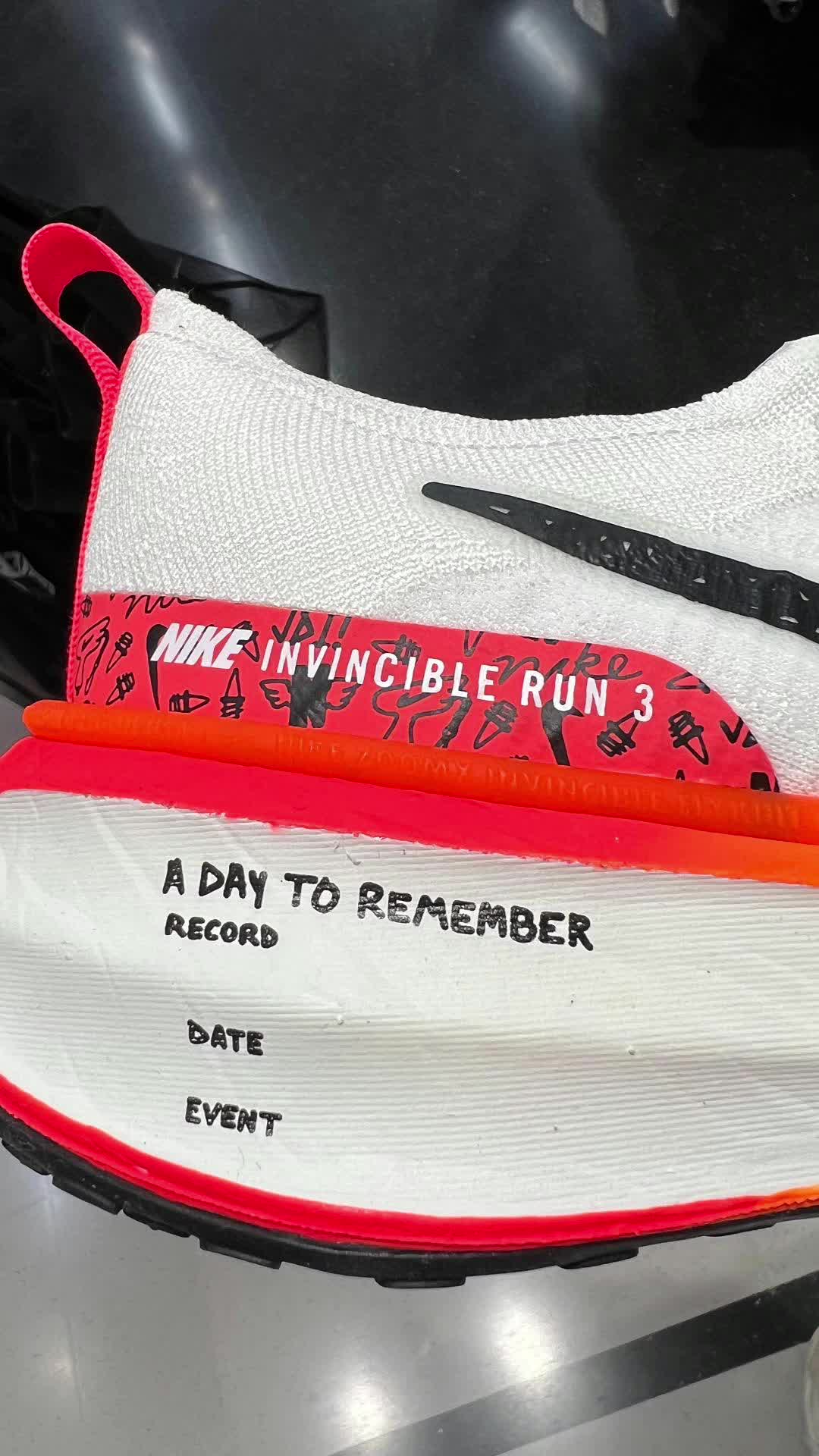 Nike陆跑缓震天花板