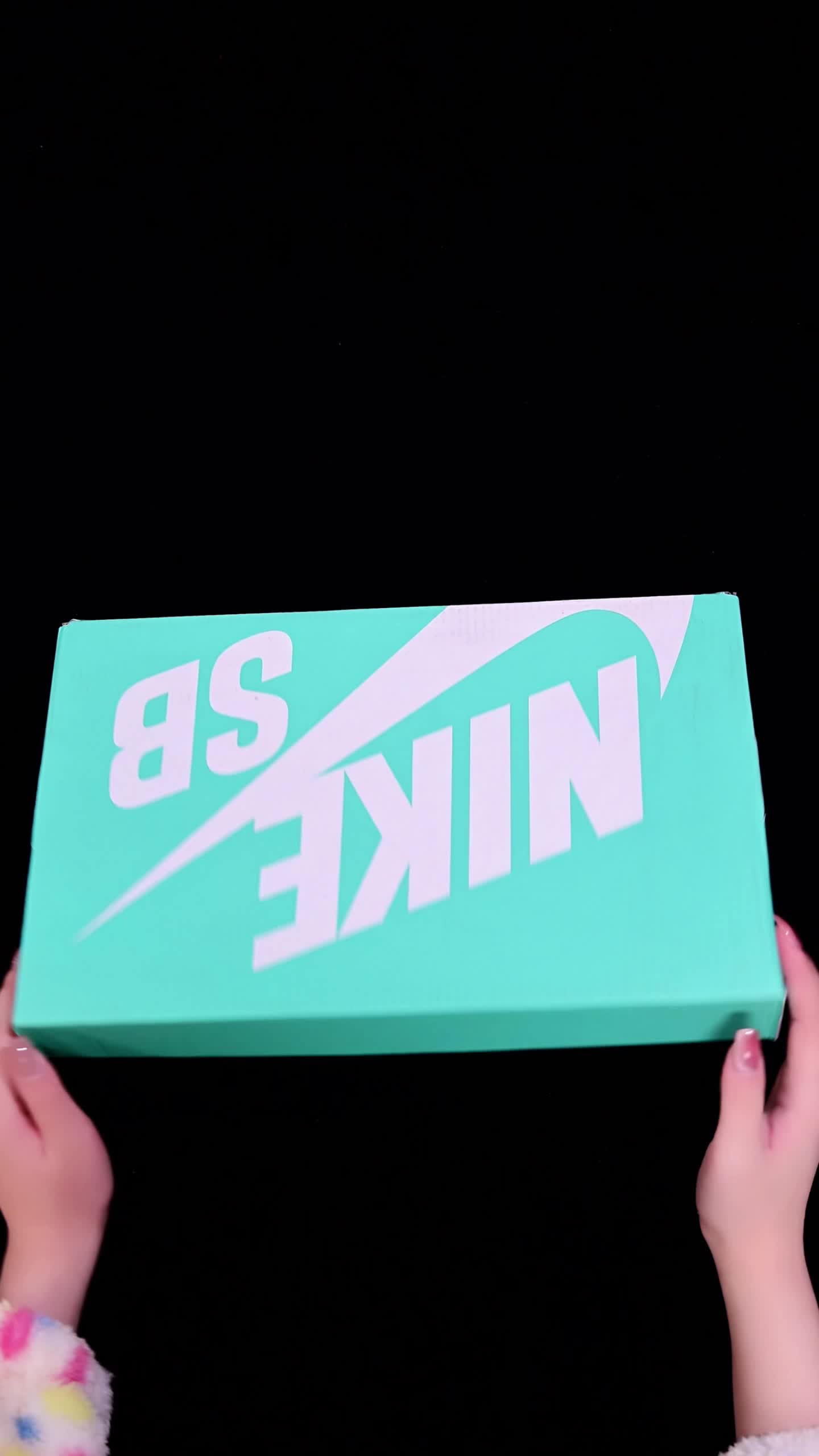 这么帅的黑红板鞋才100多