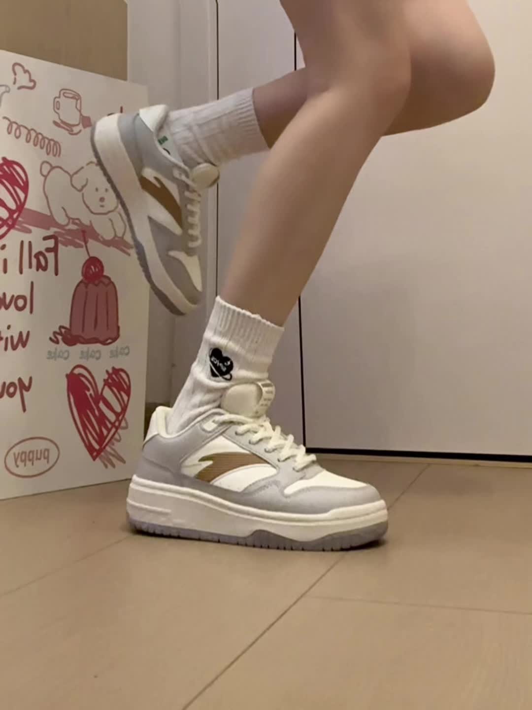 少年感灰白板鞋👟干干净净的好高级呀！