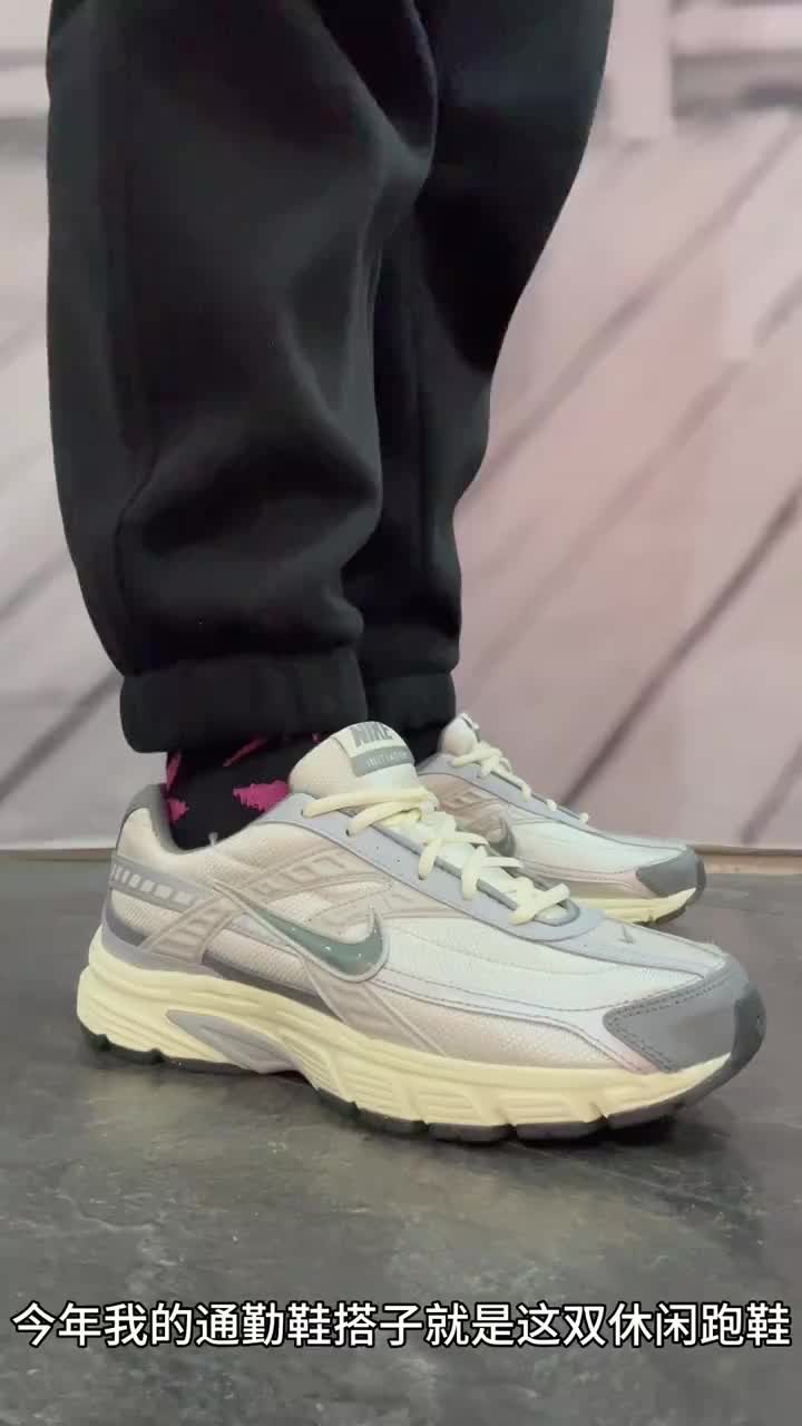我的通勤运动鞋搭子 就靠这双金属质感Nike休闲跑鞋