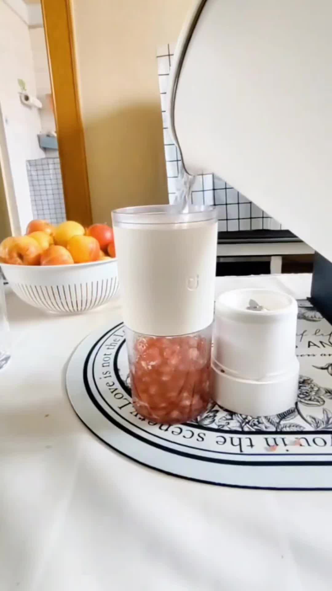 小米榨汁杯2，小巧便捷，随身携带！花式饮品，随时享受！