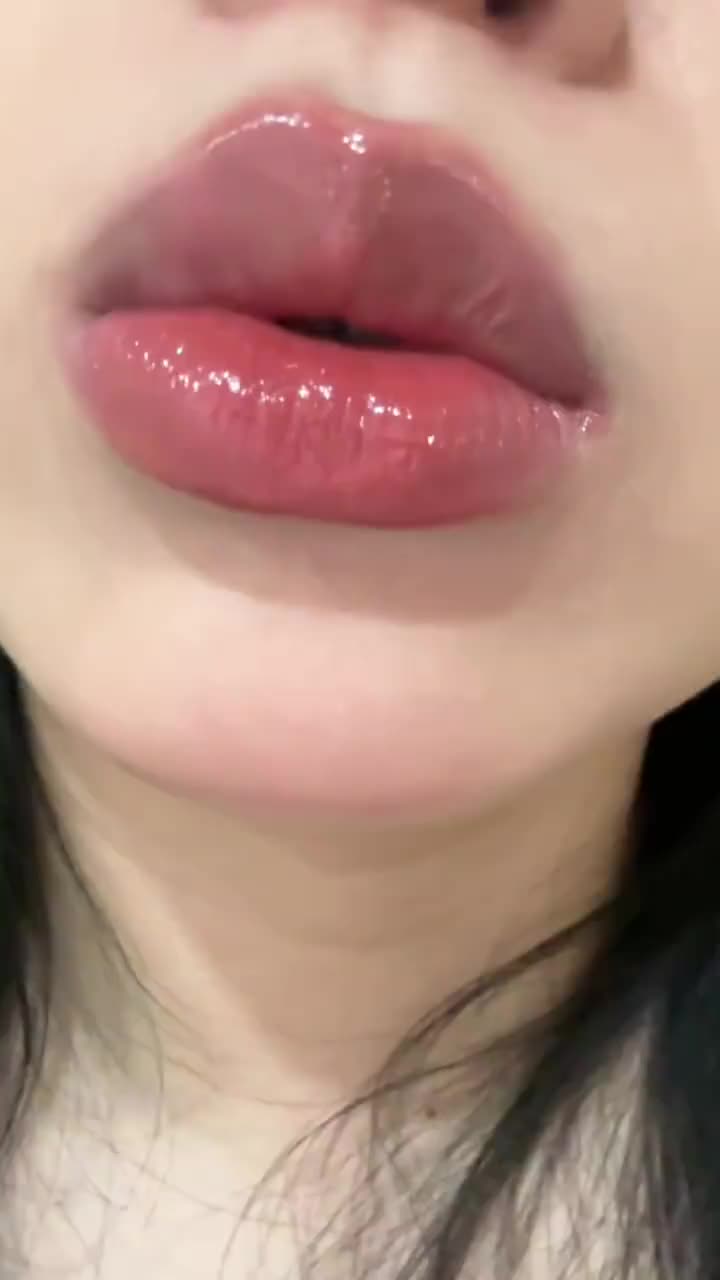 有亿点好看！！是镜面口红天花板了…