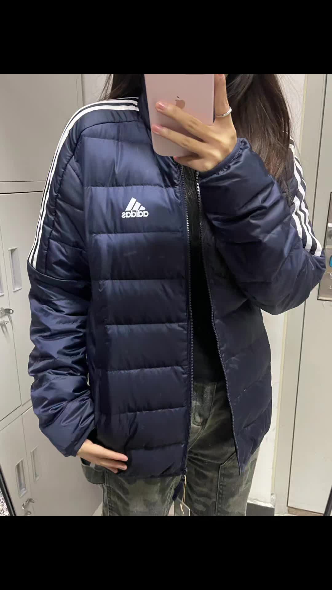 阿迪达斯羽绒服