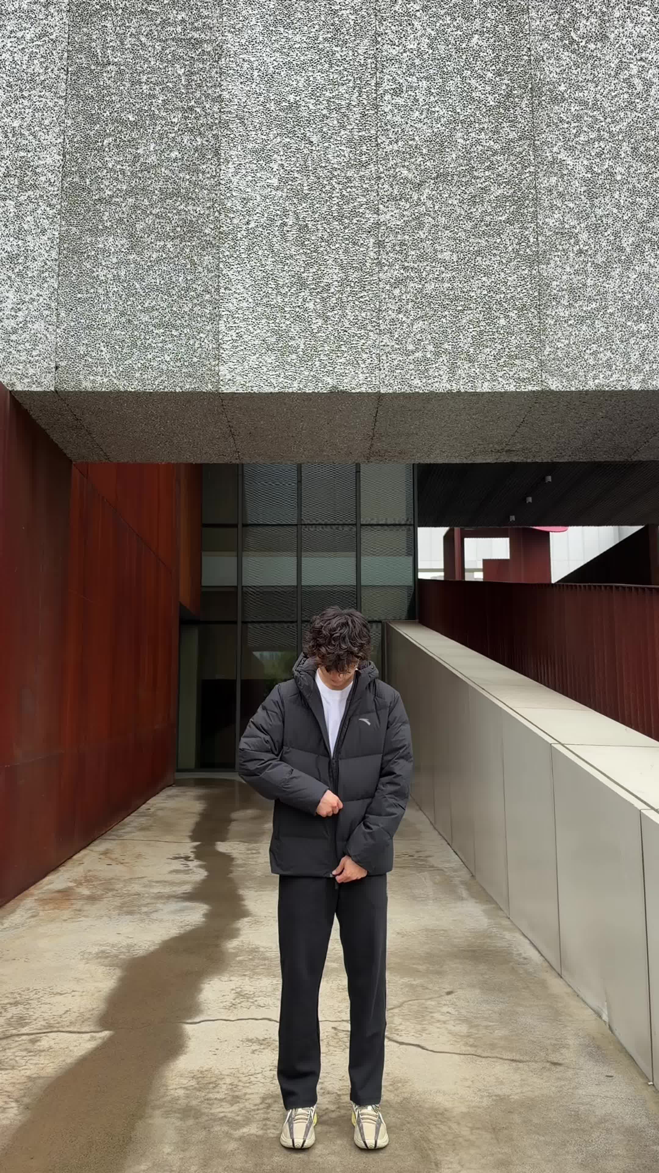 运动男孩变天不用怕有这件安踏羽绒服很放心
