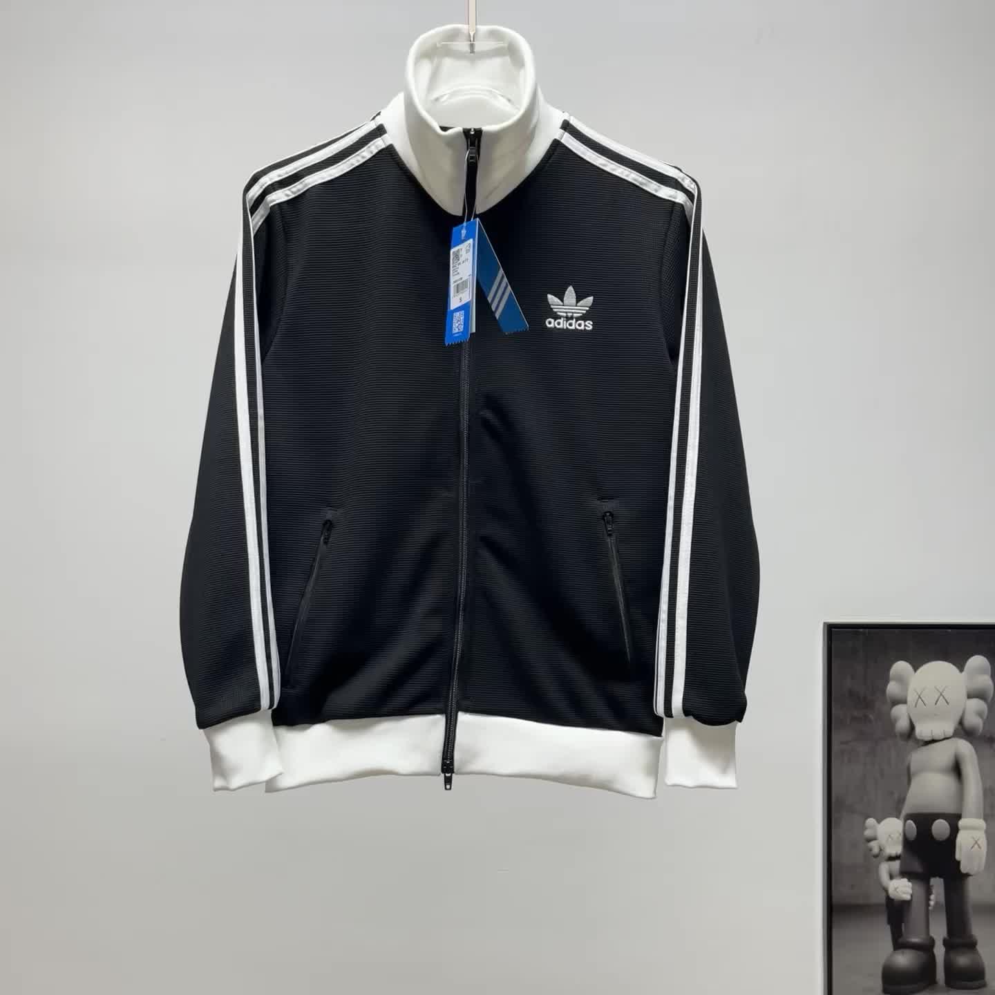 封神黑白配！这件三叶草外套焊在身上永不翻车！