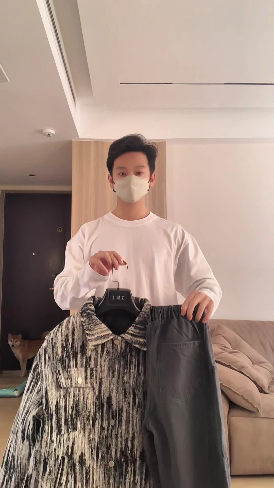 秋冬天只能黑白灰？冬季小香风羽绒服穿搭分享