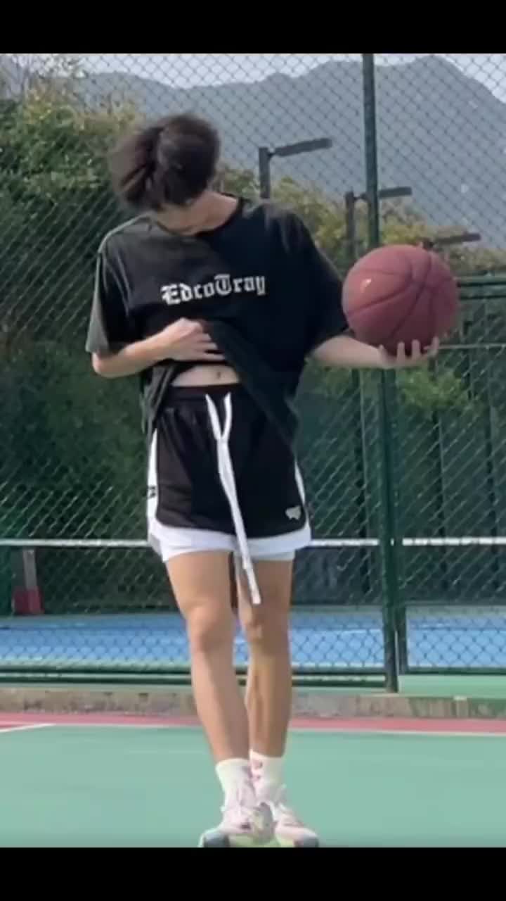 不愧是男高中生，连我这种屌丝都觉得帅 #用篮球表达心情 #篮球男孩的快乐 #帅哥