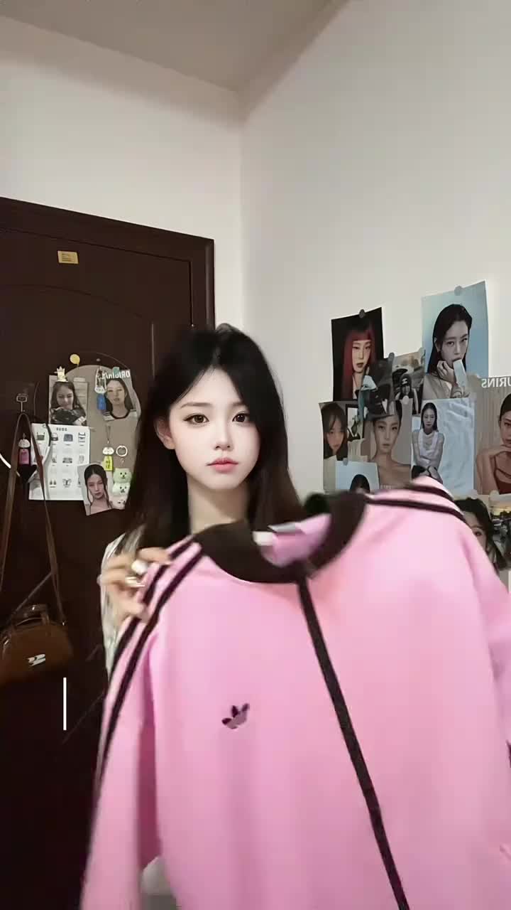 一眼沦陷的粉棕阿迪早春本命外套~