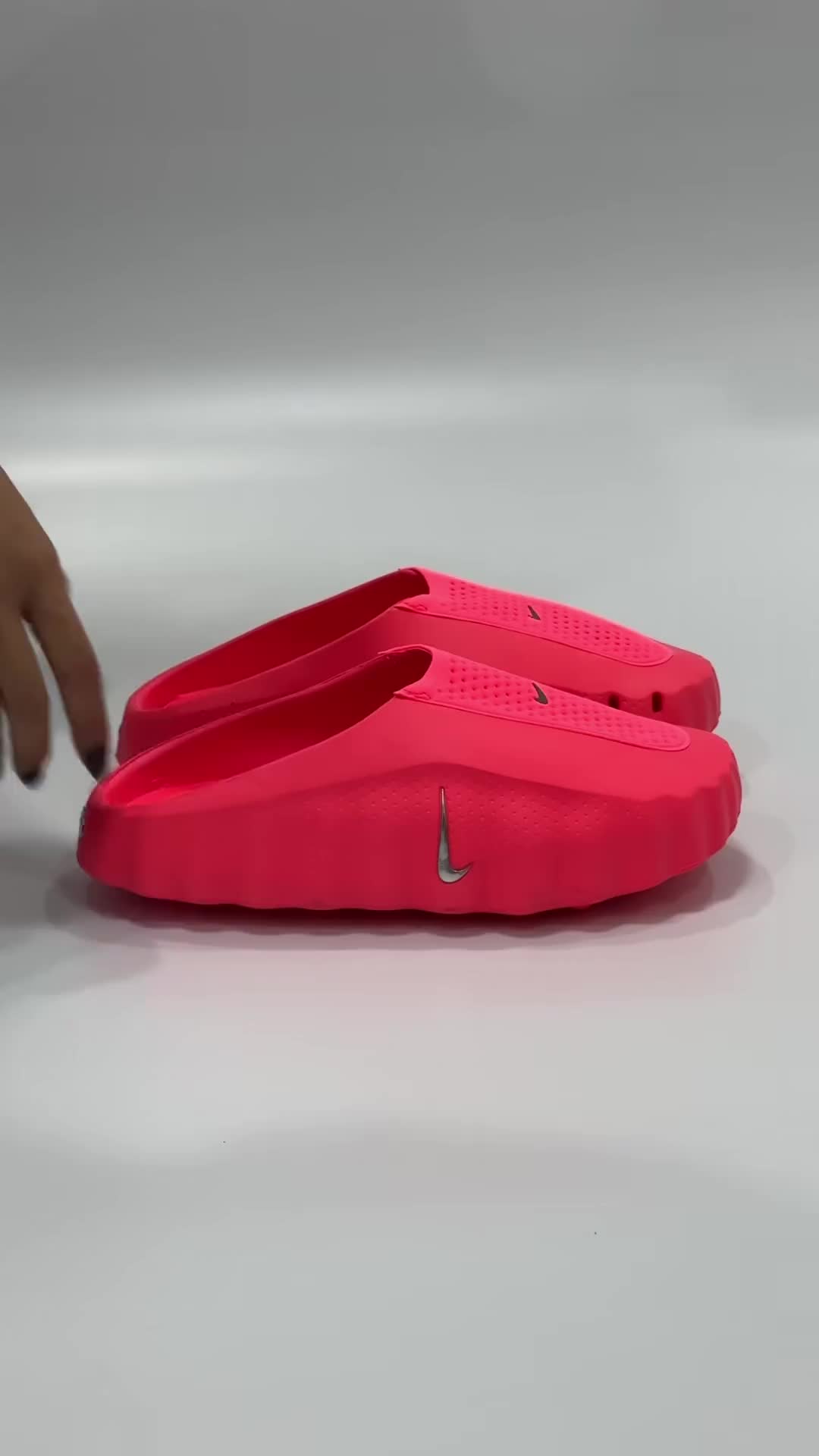 炸街神器！Nike Mind 001 亮红包头拖鞋也太绝了