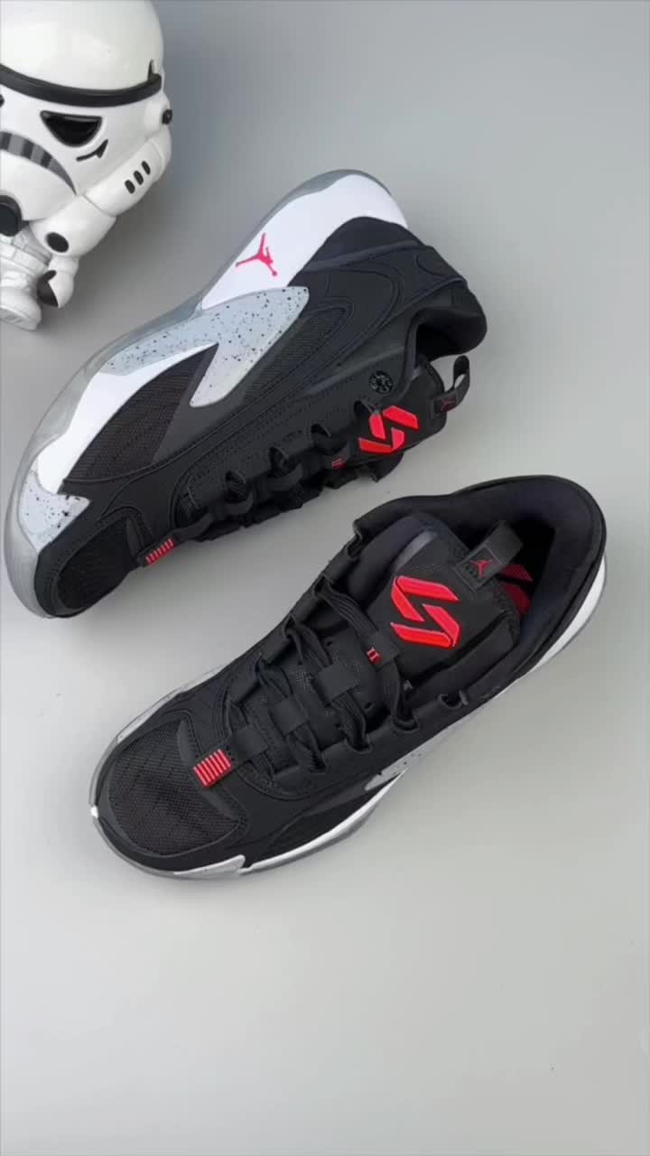 LU KA 2纯黑色，很耐脏   DX9012-006