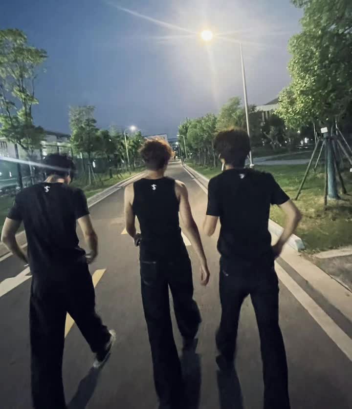 可惜这个世界太多人都不真诚 到处都是fa