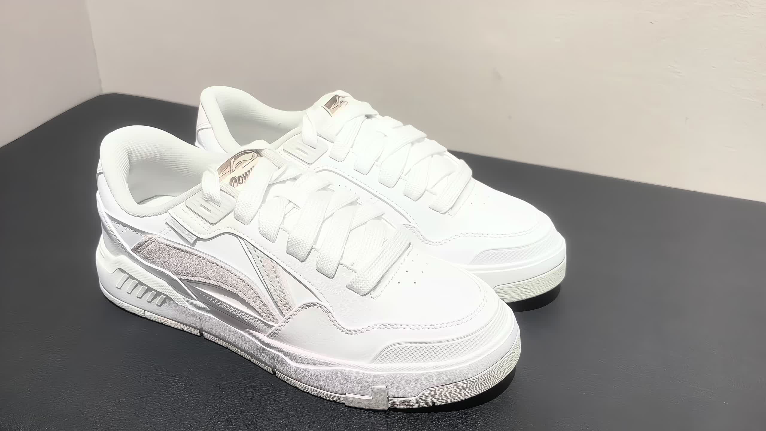 李宁白色百搭板鞋