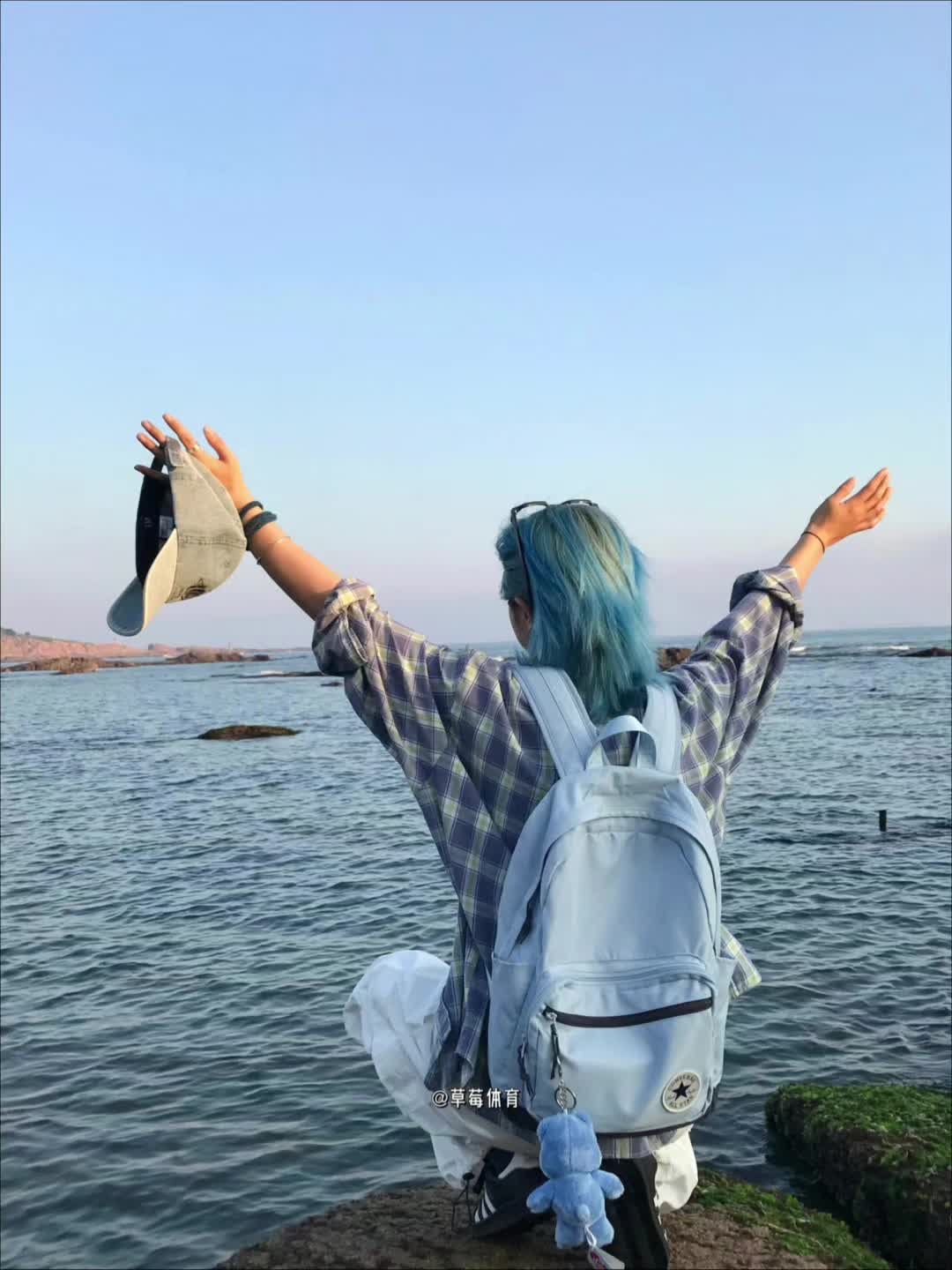 是谁还没拥有这个雾霾蓝双肩包！