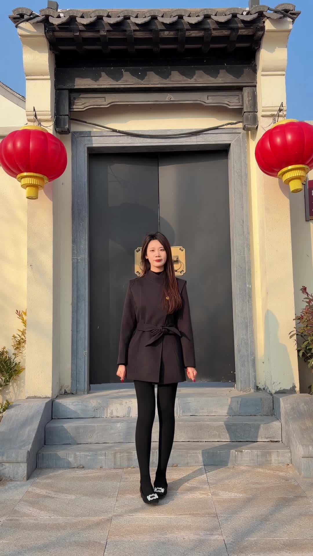 女人一身黑 到哪都OK