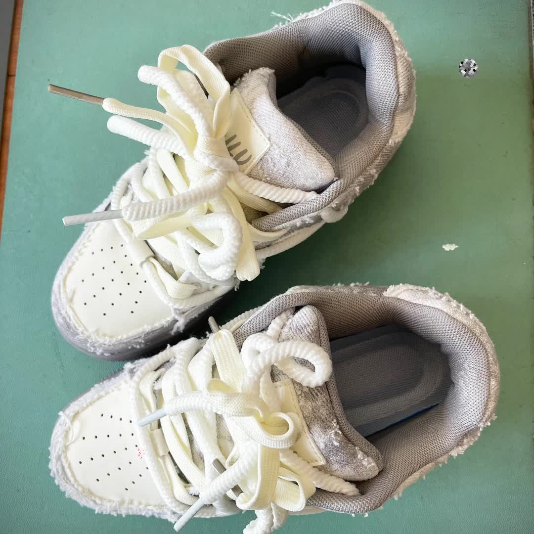 🌈脚踏云幕灰，时尚感爆棚！男女通用，轻松驾驭各种场合👟