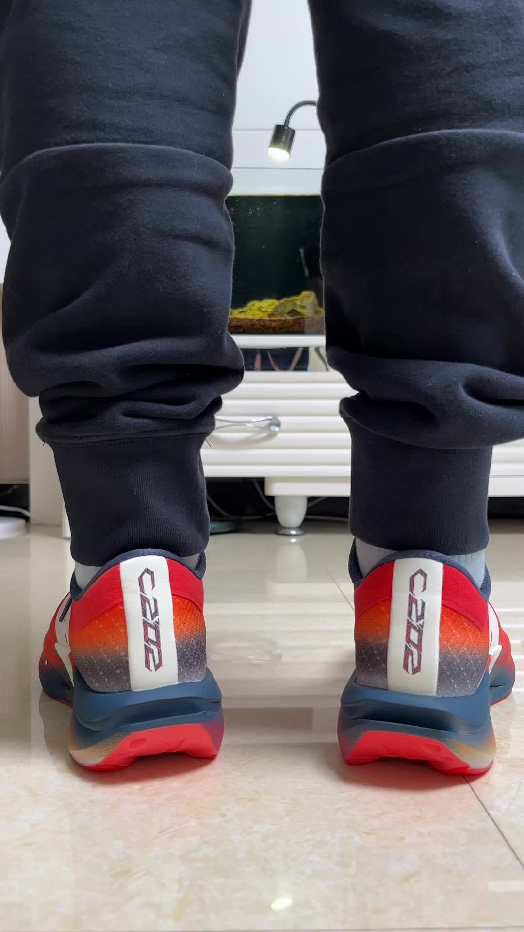 终于踩上了安踏c2027碳板跑鞋