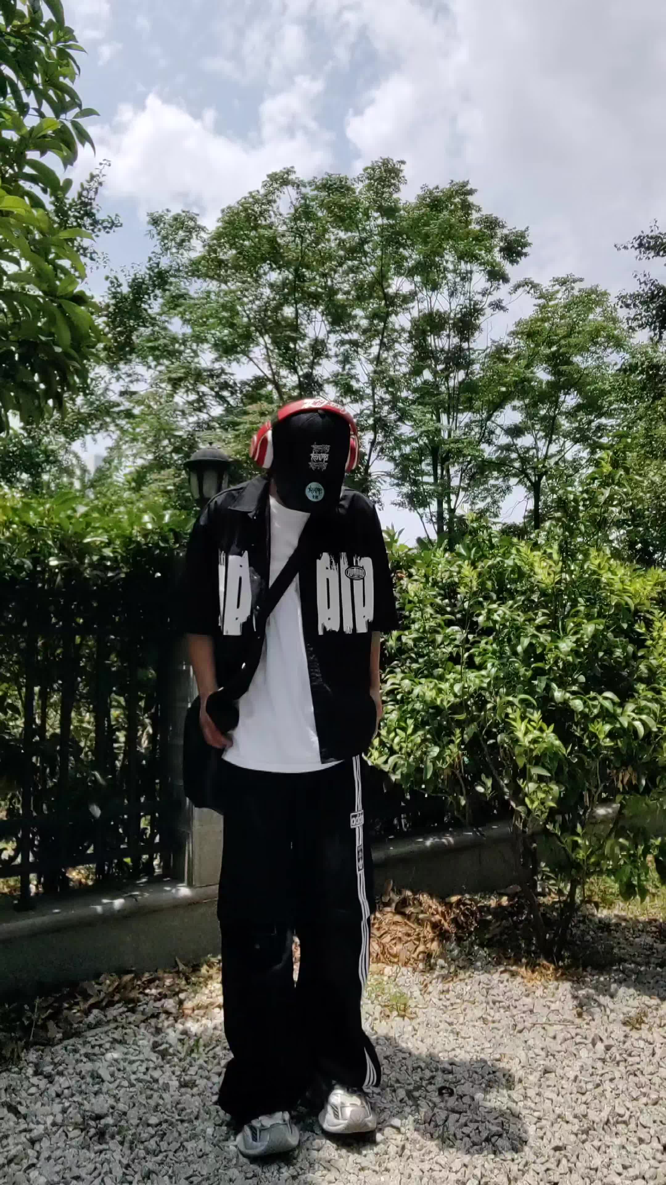 夏日同色系“吴艳妮同款牛仔裤”穿搭