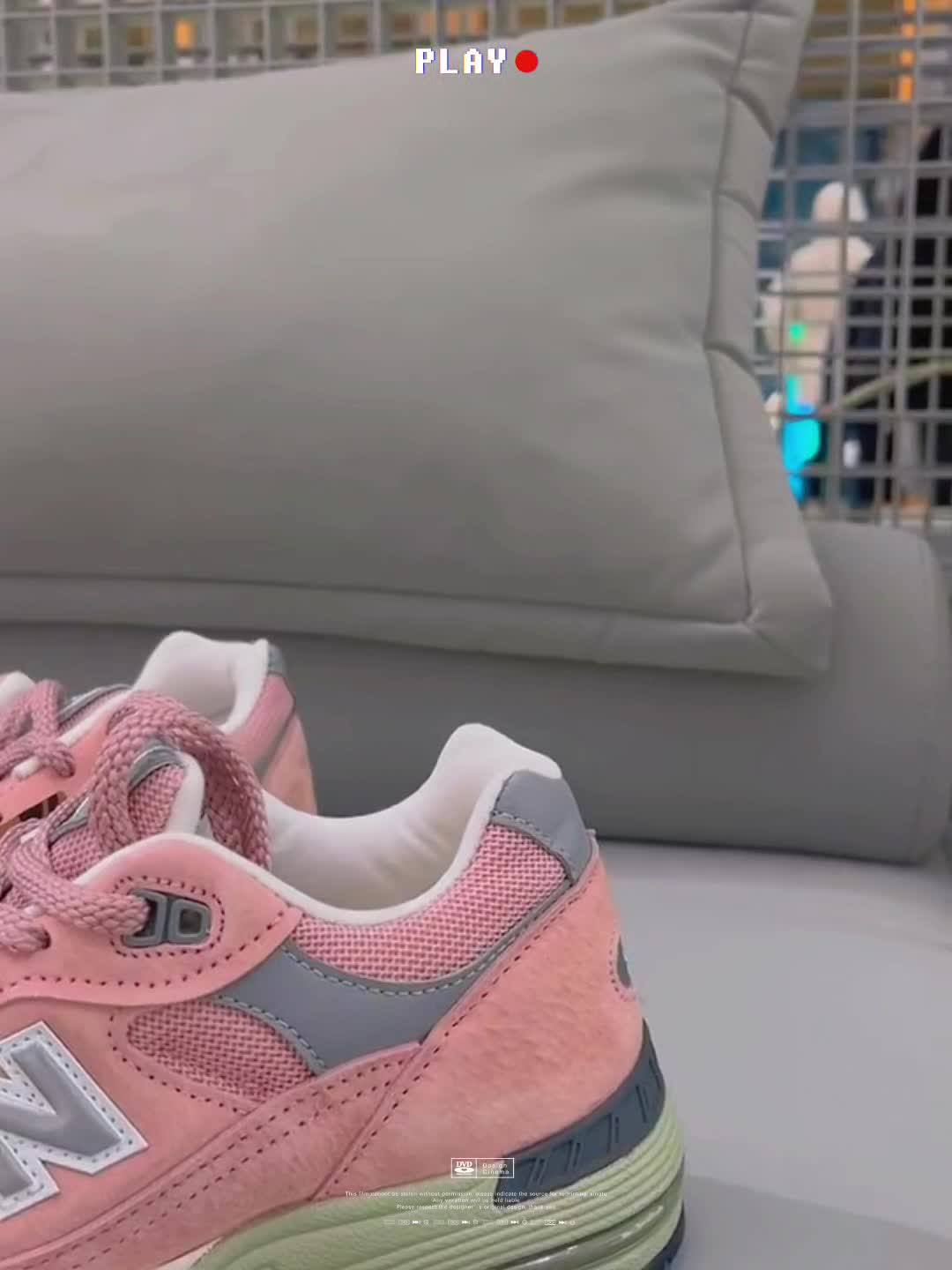 【梦幻启程，轻盈前行 —— New Balance NB 991 Shv Pink 休闲跑步鞋】

