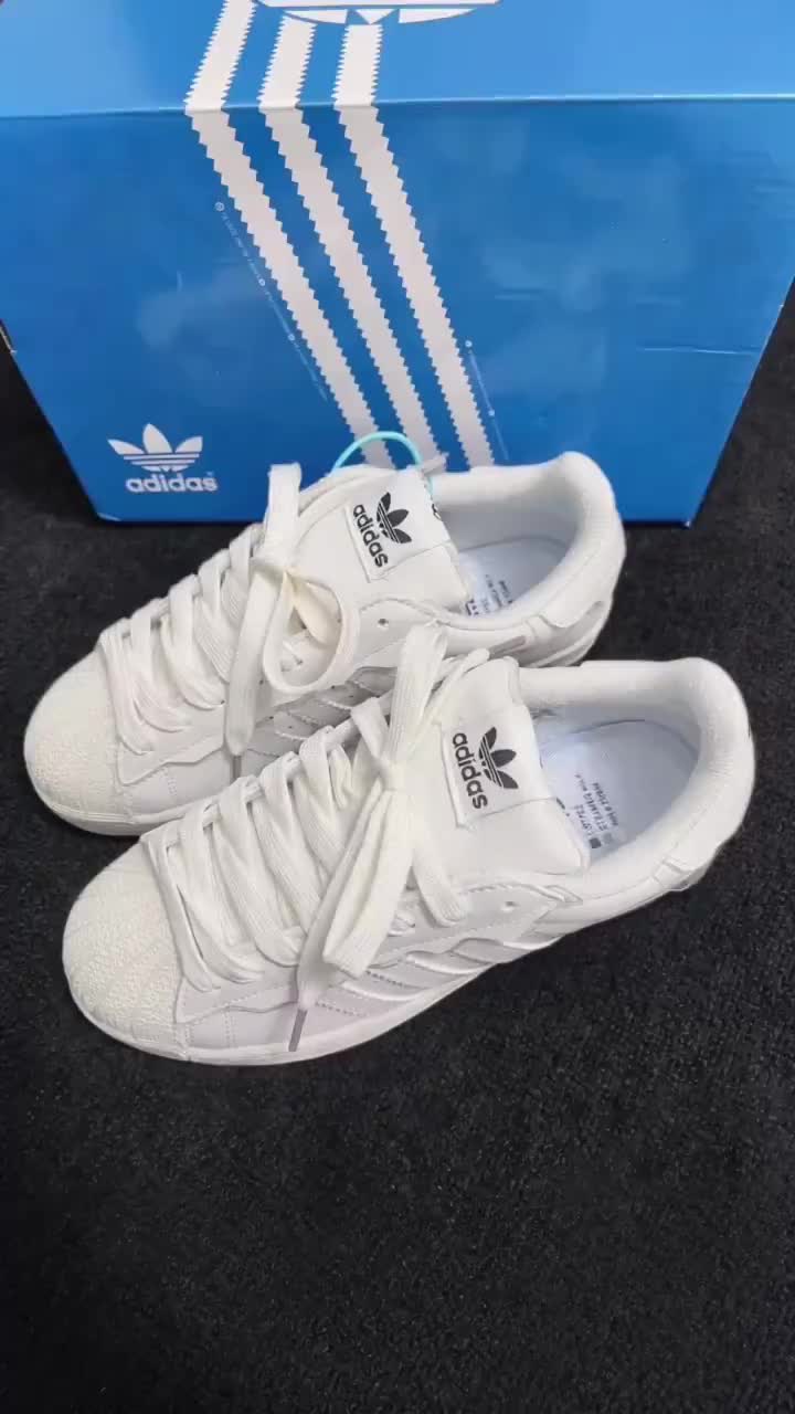 这双白色的阿迪也泰好穿～