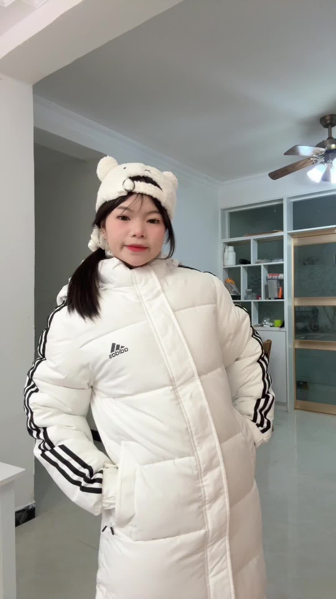 敲火的阿迪羽绒服我买啦！！