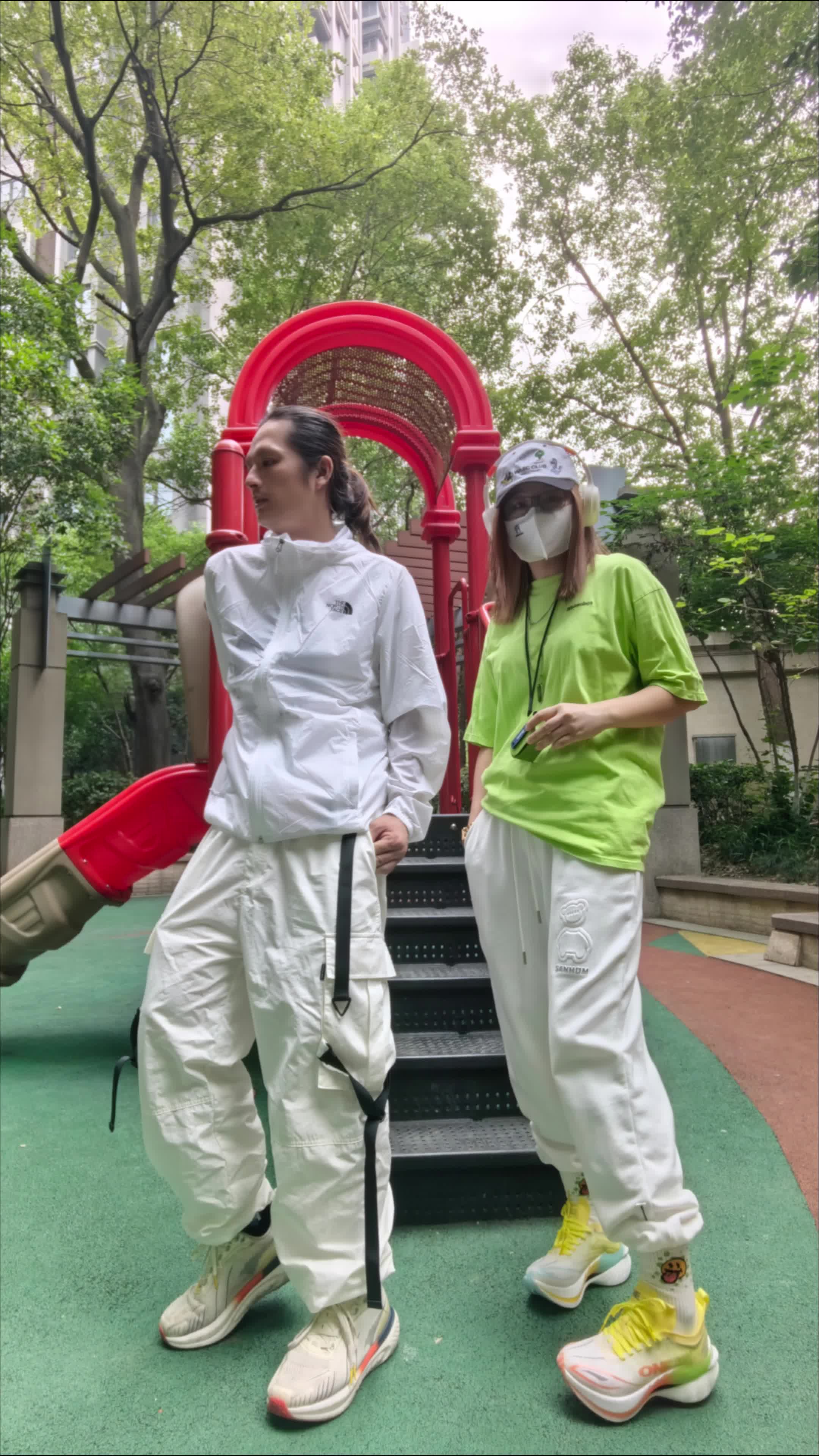 夏日户外休闲风情侣👭穿搭分享