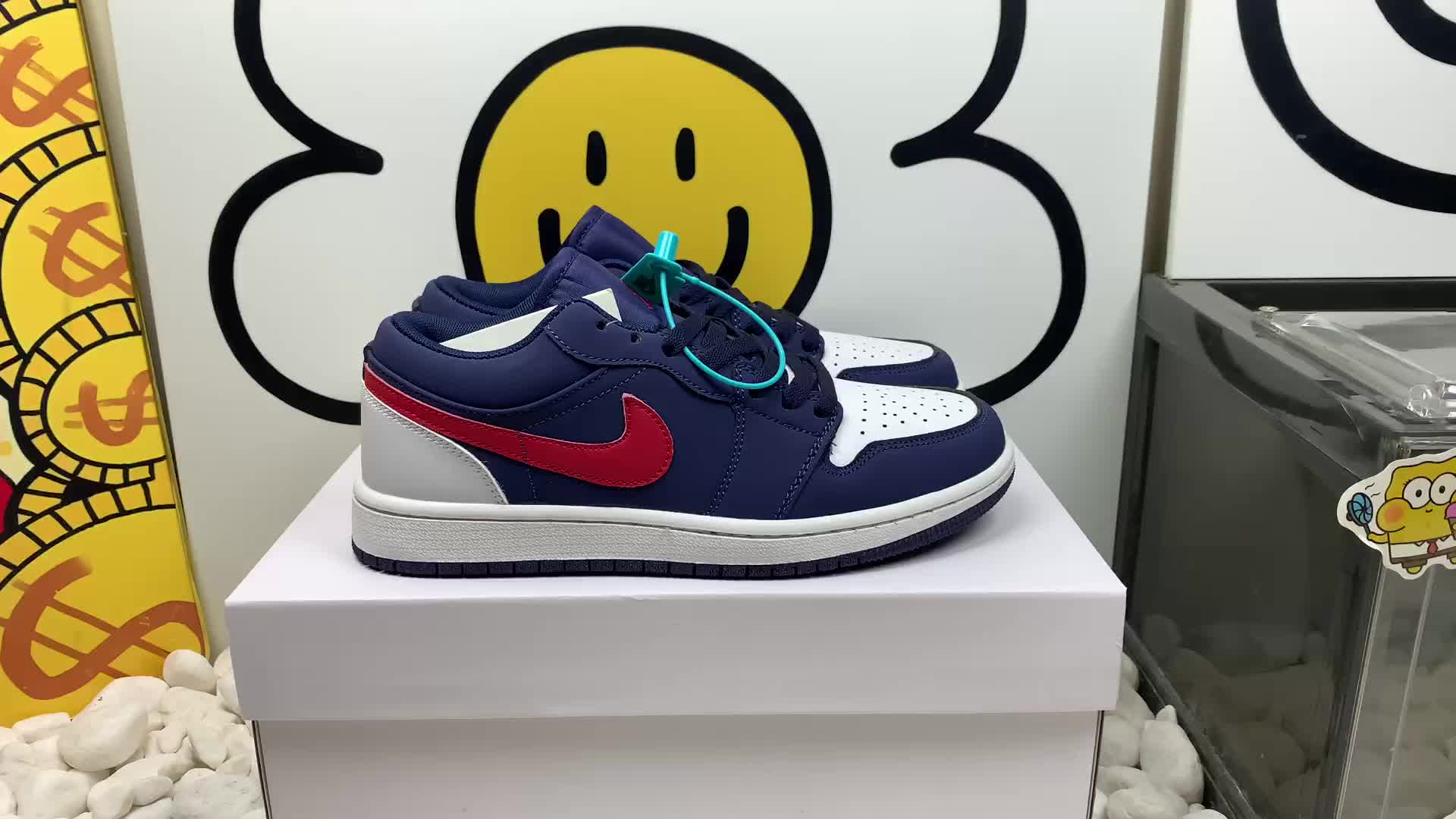 这双AJ1 Low“蓝红撞色”，是把美式复古玩明白了