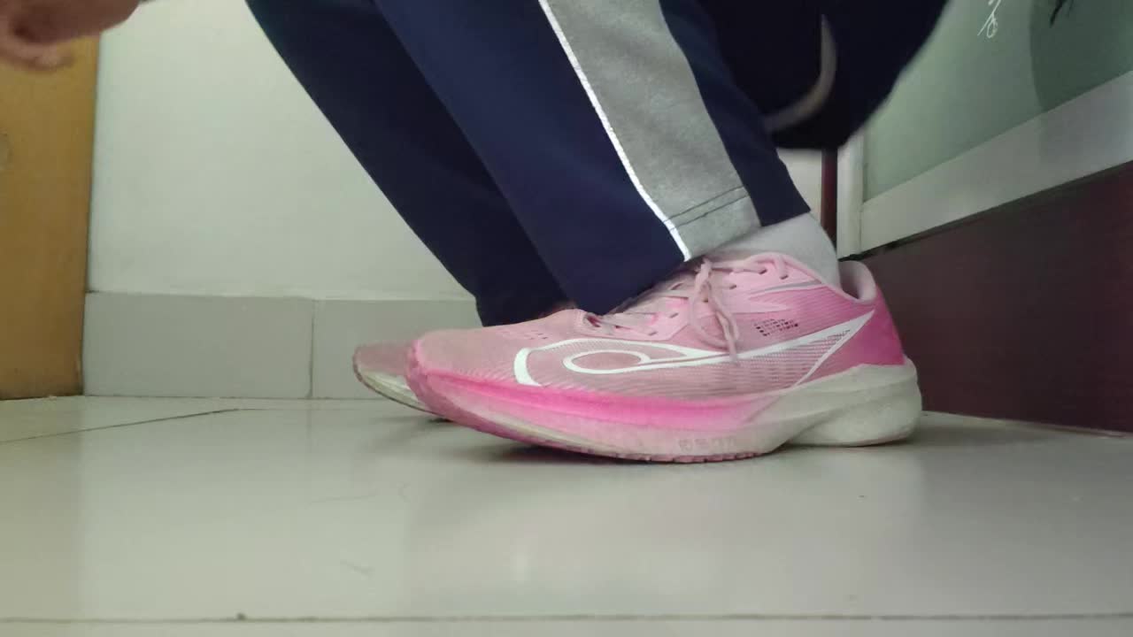 跑了10km，大底非常防滑，非常流畅