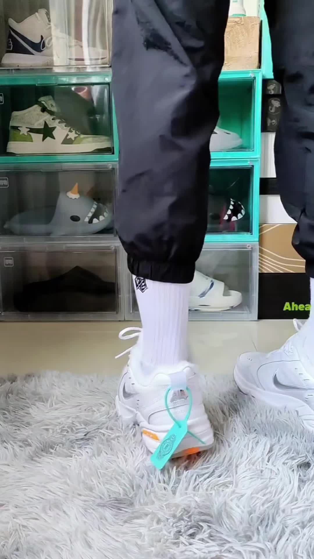Nike Air Monarch IV缓震透气 轻便时尚复古
运动休闲鞋 老爹鞋 加绒/雪天