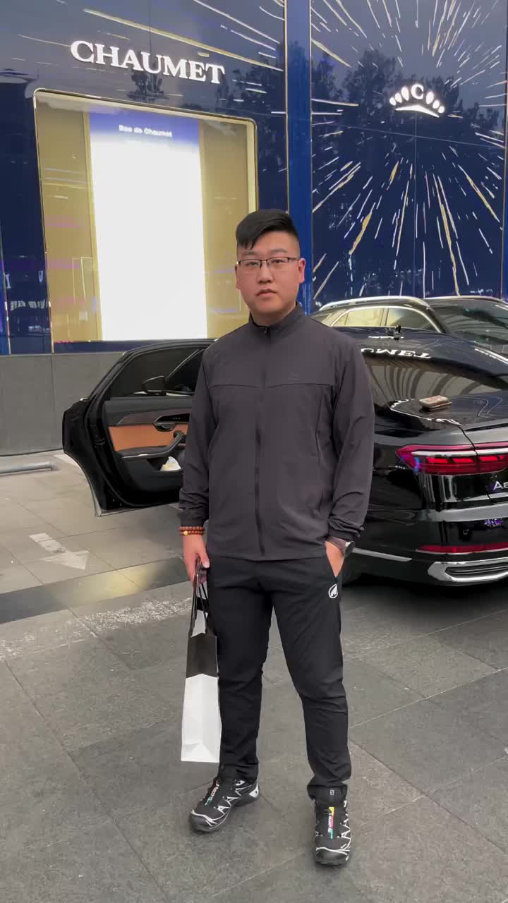 折叠屏 配商务 聊的就是瑜伽裤