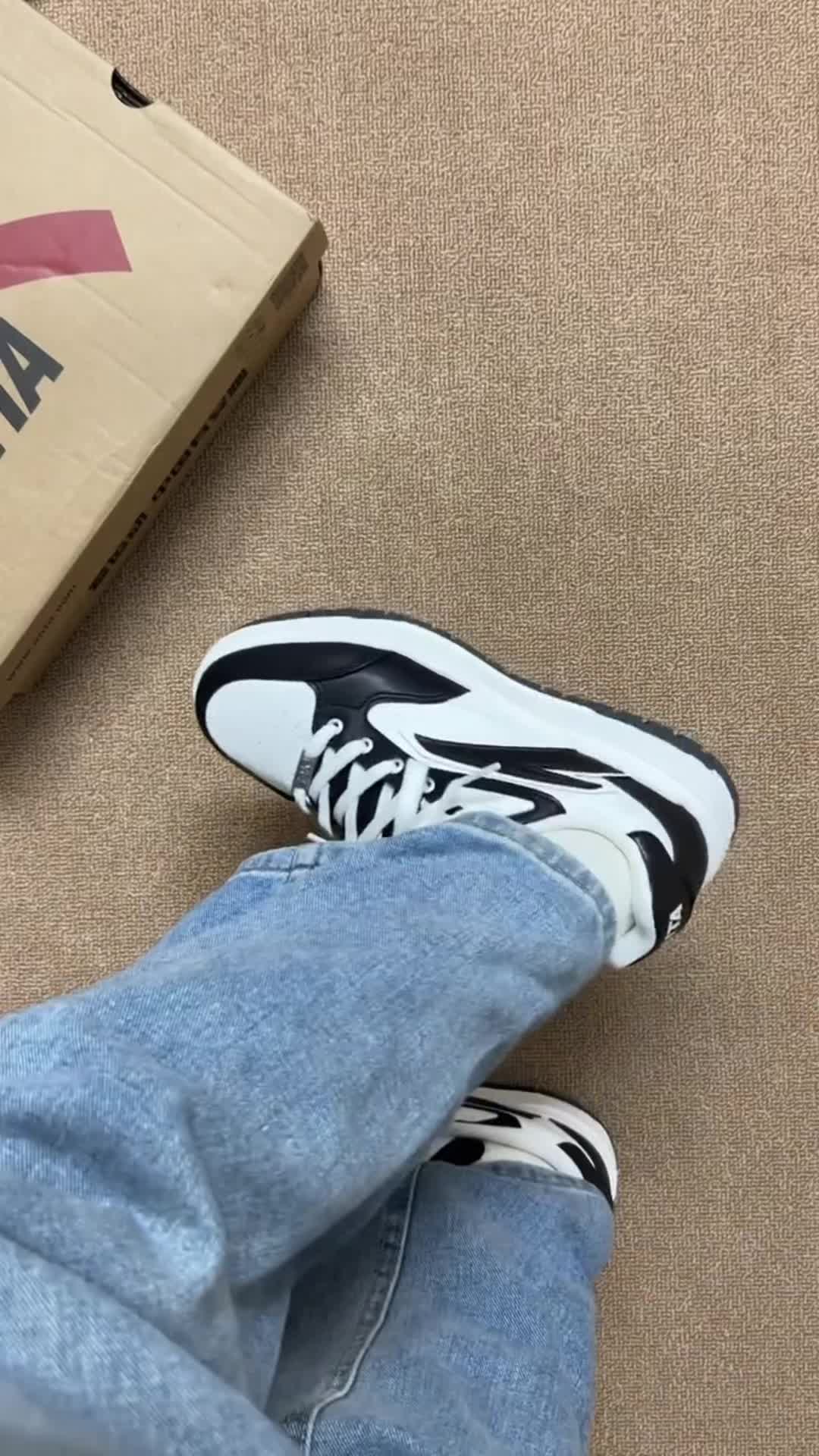 安踏小零感低帮板鞋