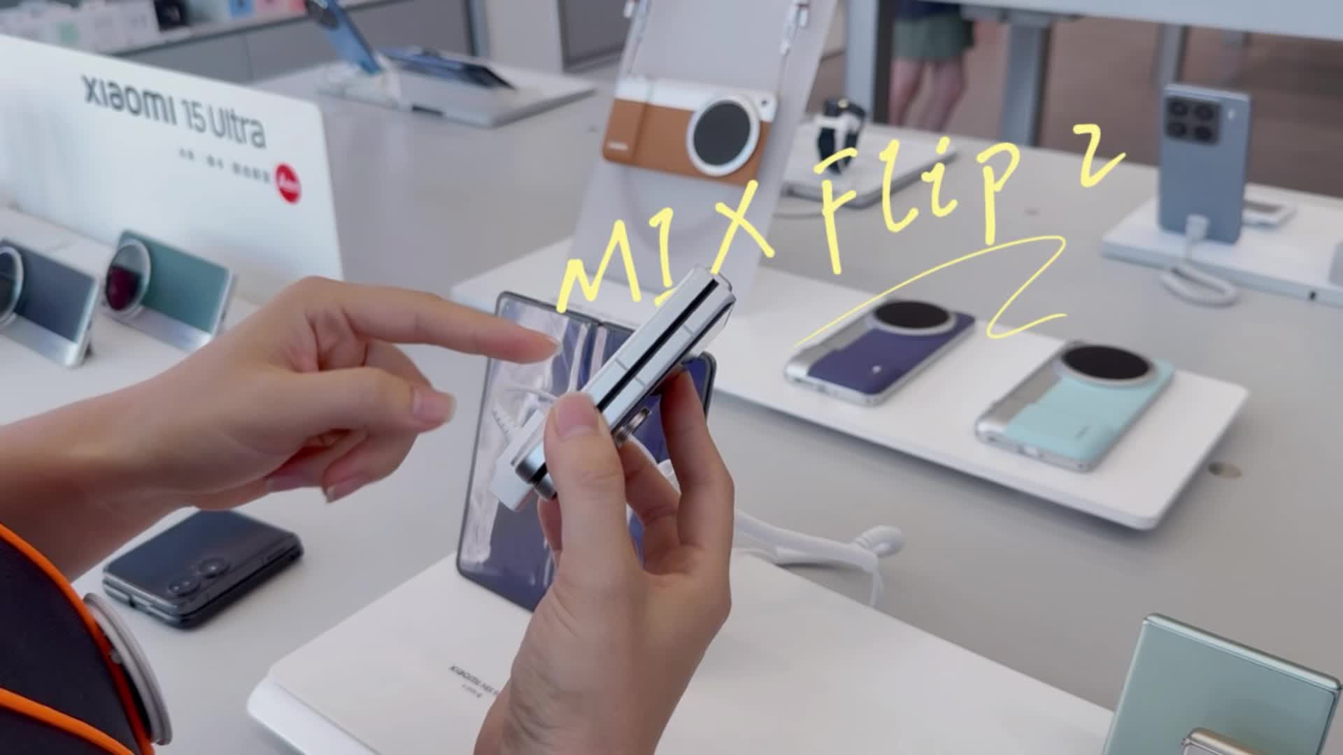 口袋时尚单品+AI萌宠锁屏！小米MIX Flip 2