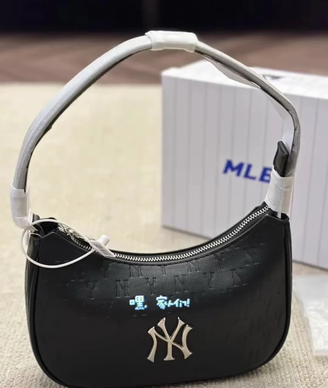🔥酷到爆！MLB 黑金色腋下包饺子包，情侣必备！