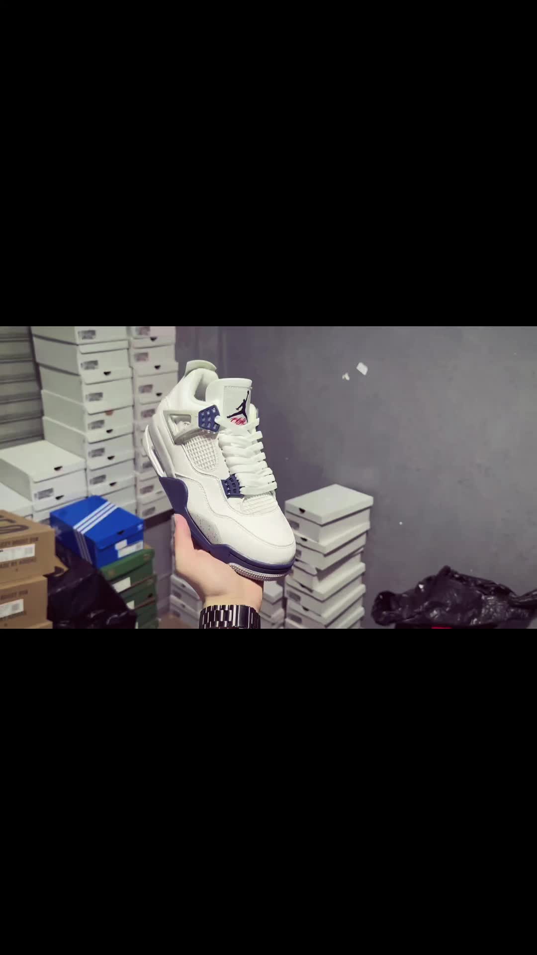 3. 吹爆AJ4 Retro！防滑减震+复古神颜，谁穿谁炸街👟