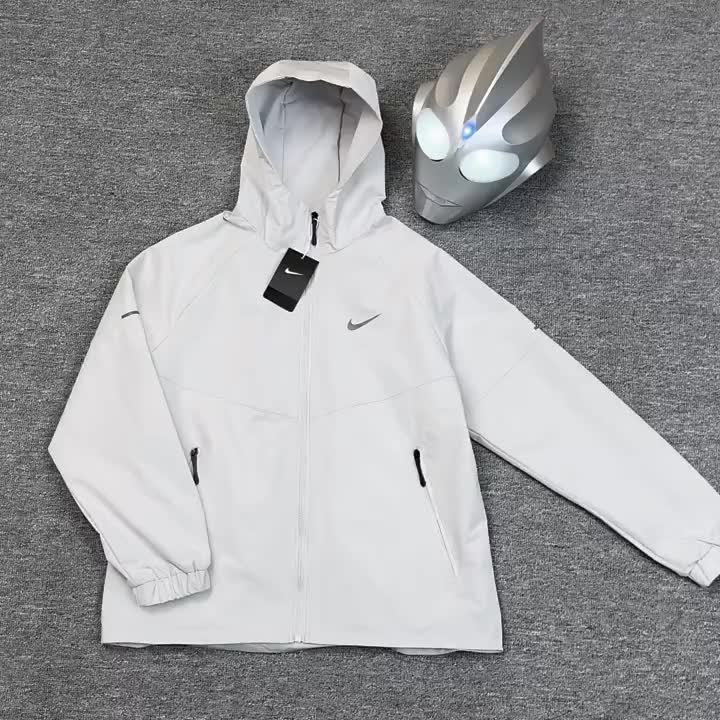 Nike高颜值硬版户外防水外套