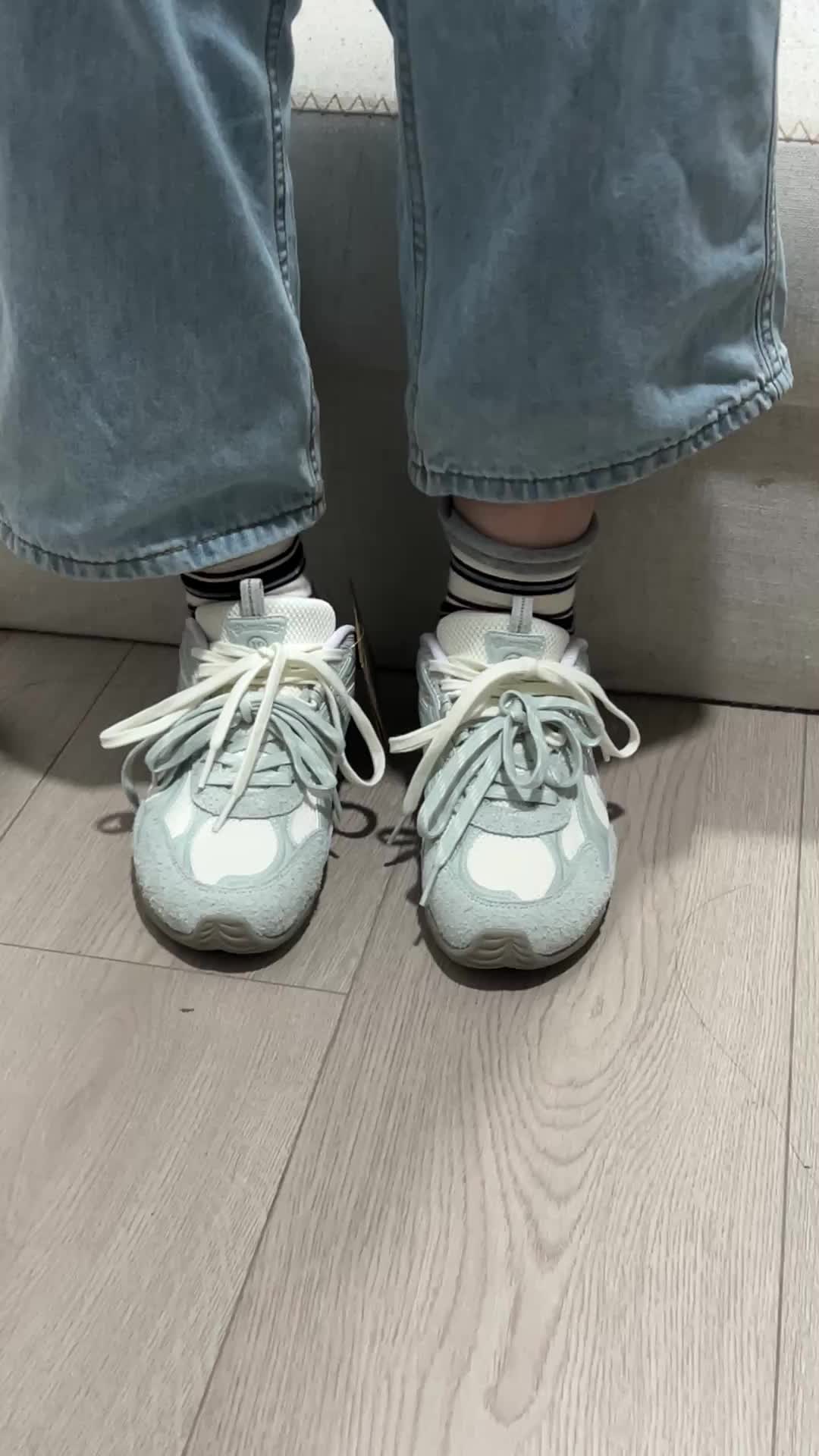 很显脚小的一双漂亮鞋