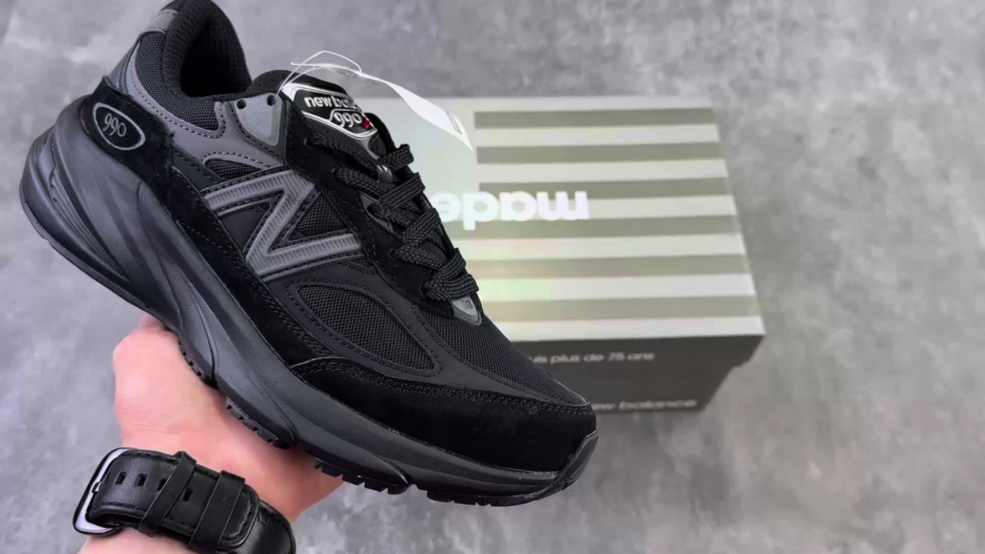 💥黑武士帅炸！NB990v6纯⬛️质感拉满，百搭神仙鞋，上脚直接帅到没朋友，兄弟们闭眼冲就完事了！