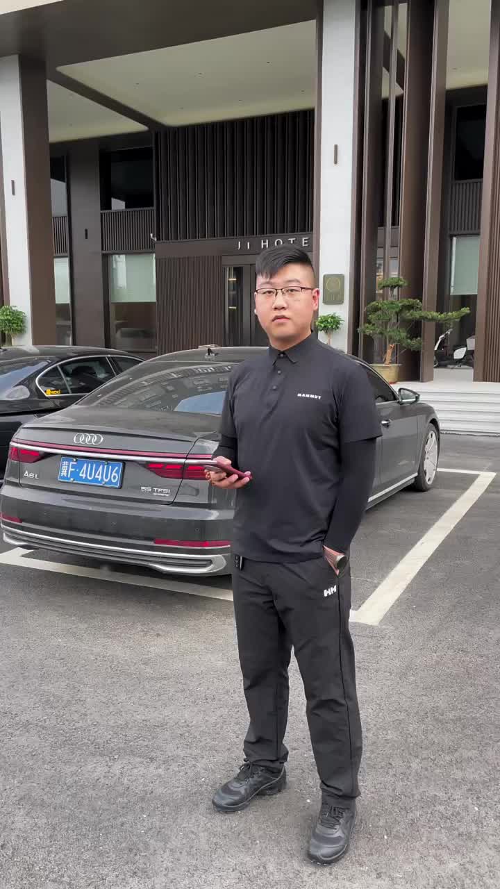 身穿商务 脚踩爱步 聊的就是瑜伽裤
