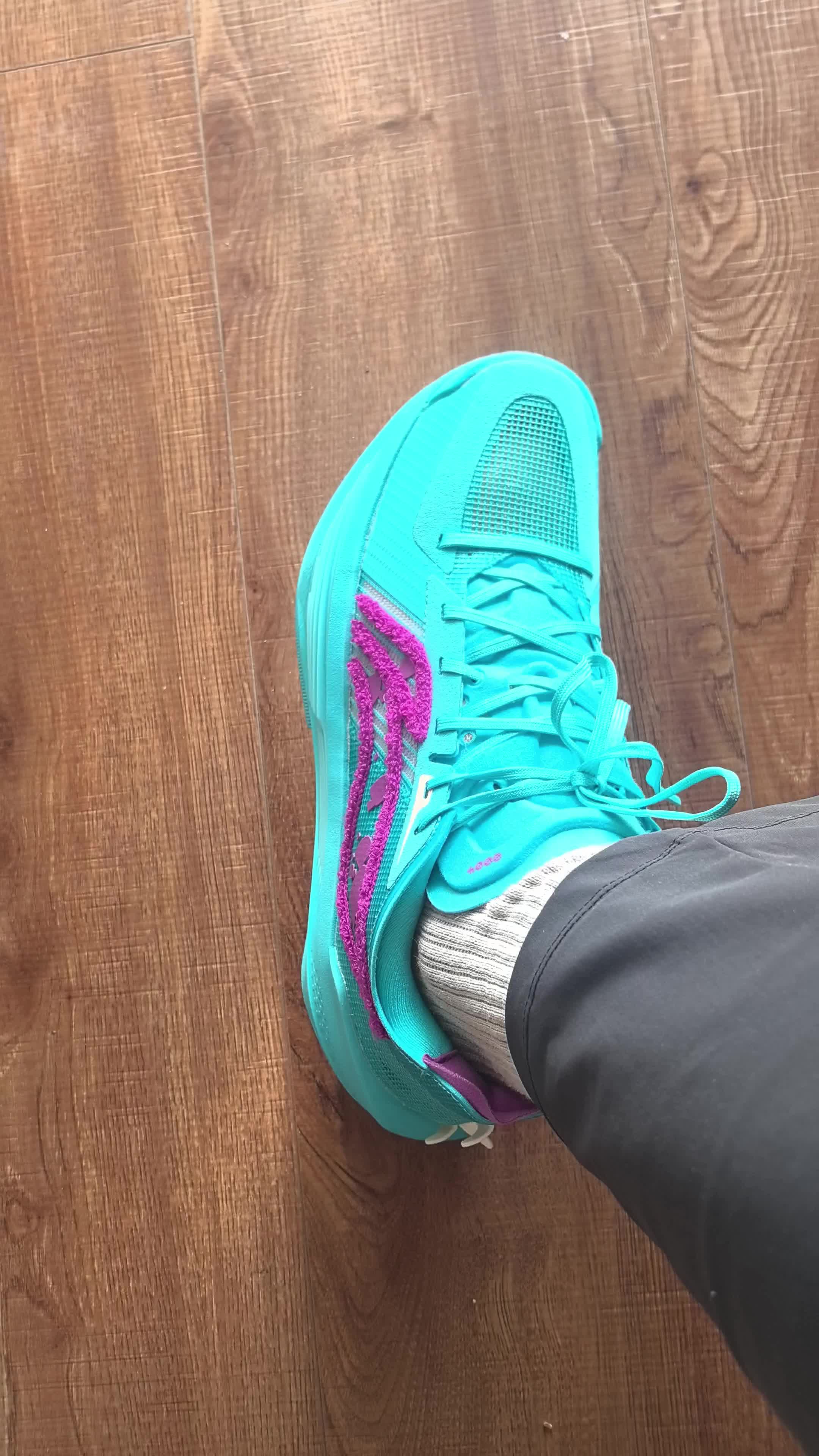 终于找到这双二合一球鞋了，既能打球又能🏃