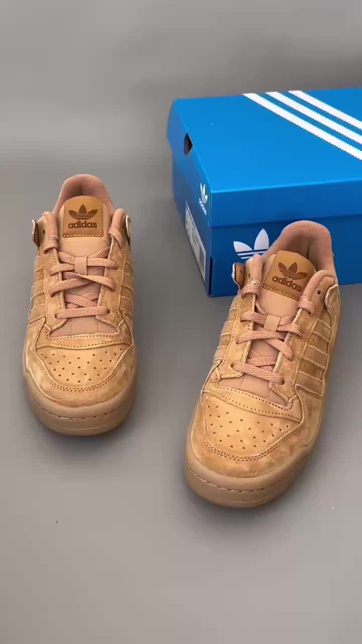adidas 小麦色板鞋｜自带温柔滤镜的复古款