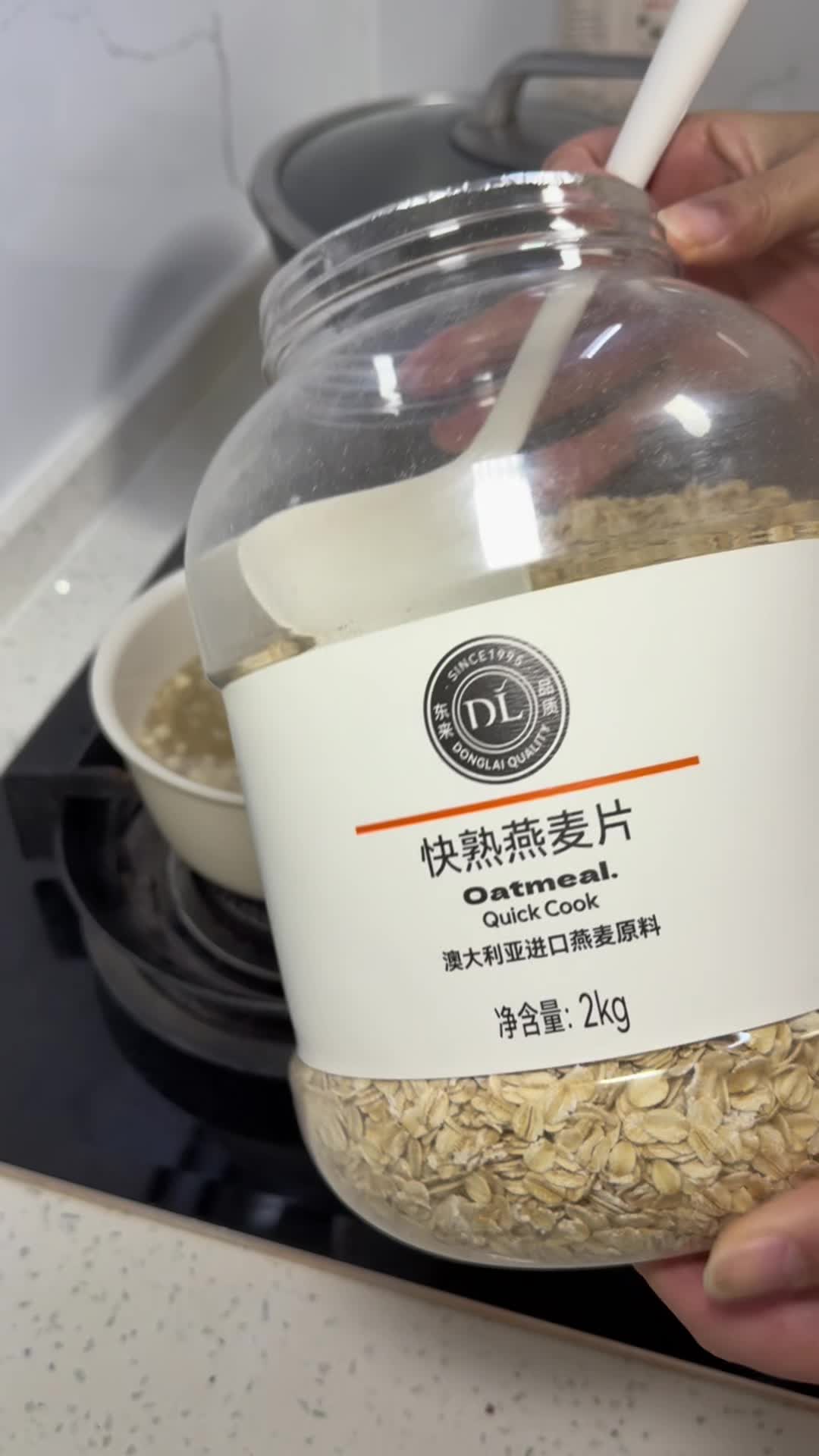 懒人必看！胖东来燕麦的神仙吃法，2分钟煮出暖呼呼香蕉蛋花粥！