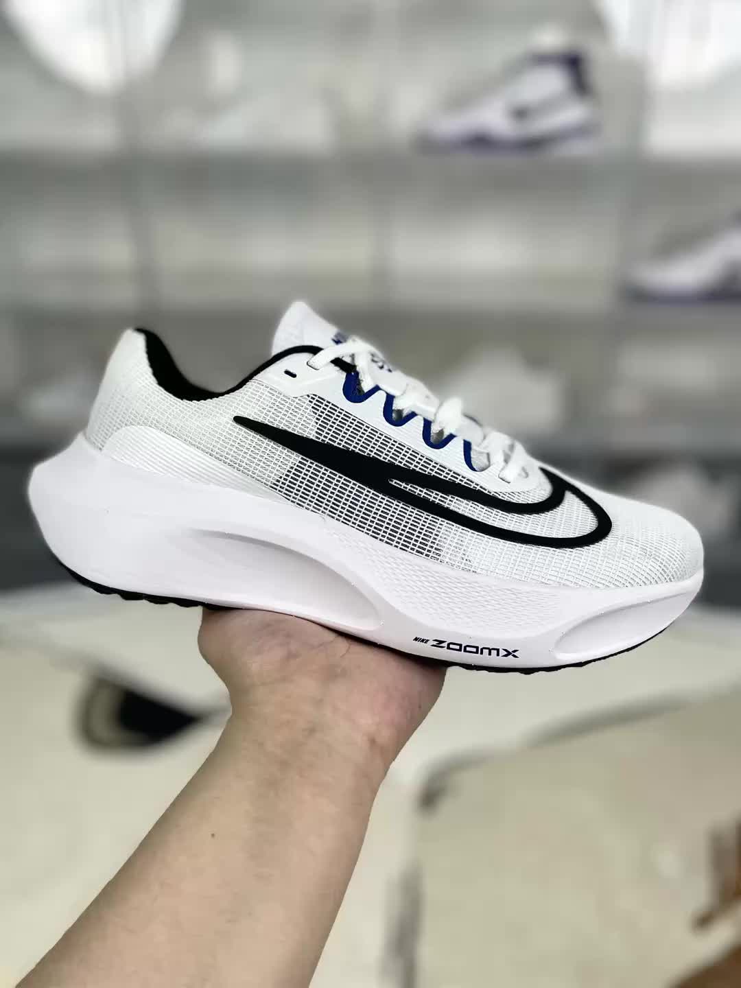 家人们，Nike Zoom Fly 5 白黑色真的太香啦！