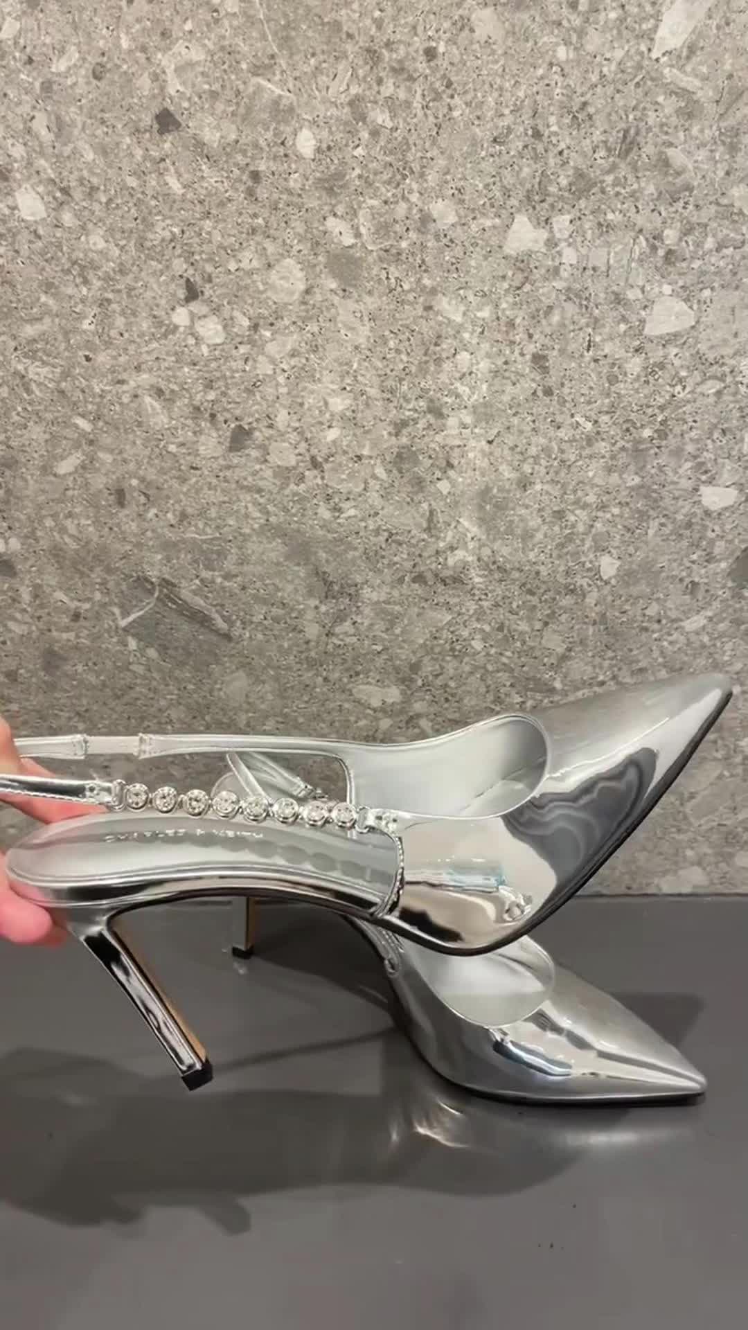 这双小CK银色链条鞋，穿一次就被问爆链接！通勤约会都能封神👠