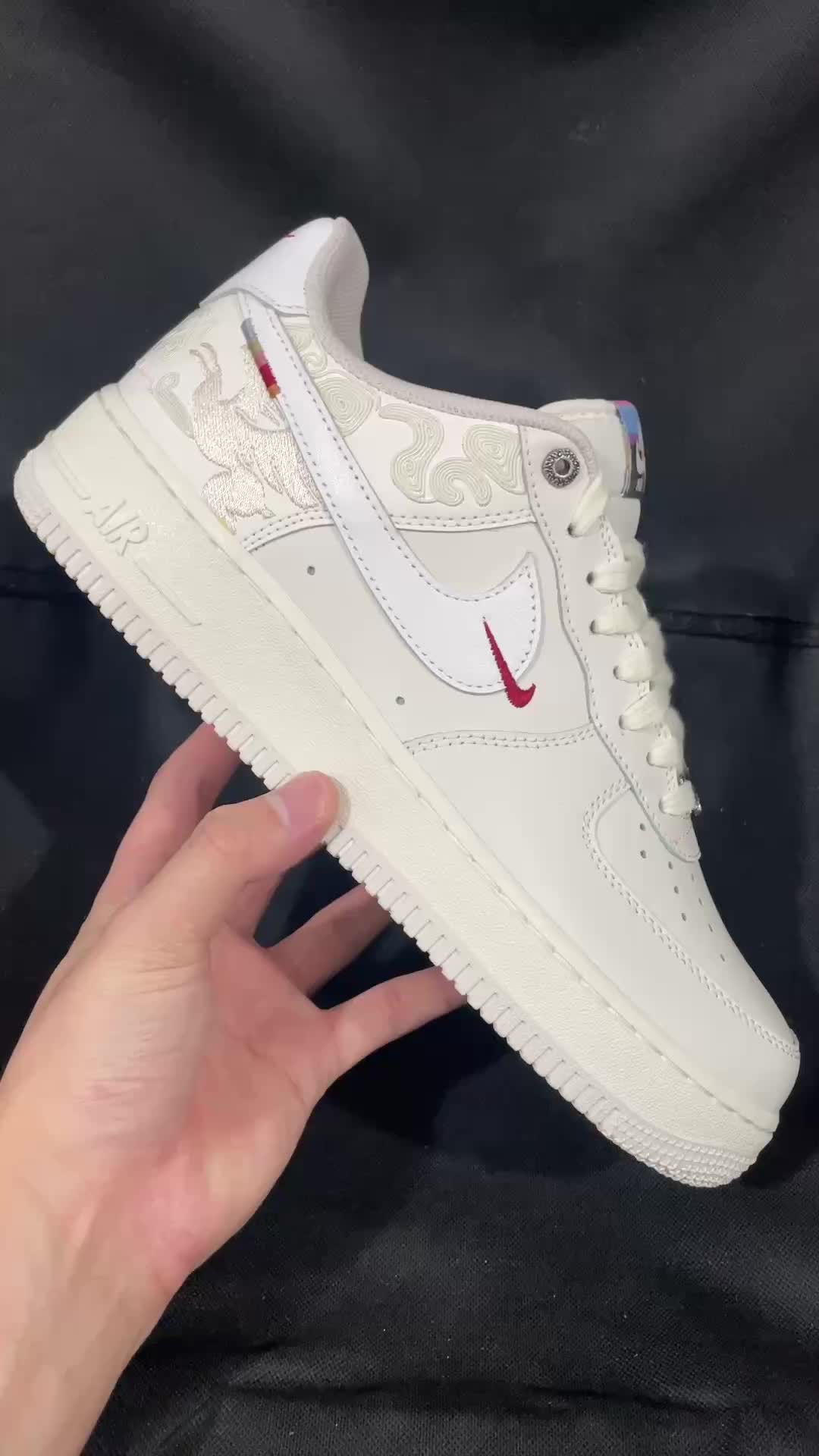 国风党狂喜！这双AF1把祥云刺绣焊在鞋上了！