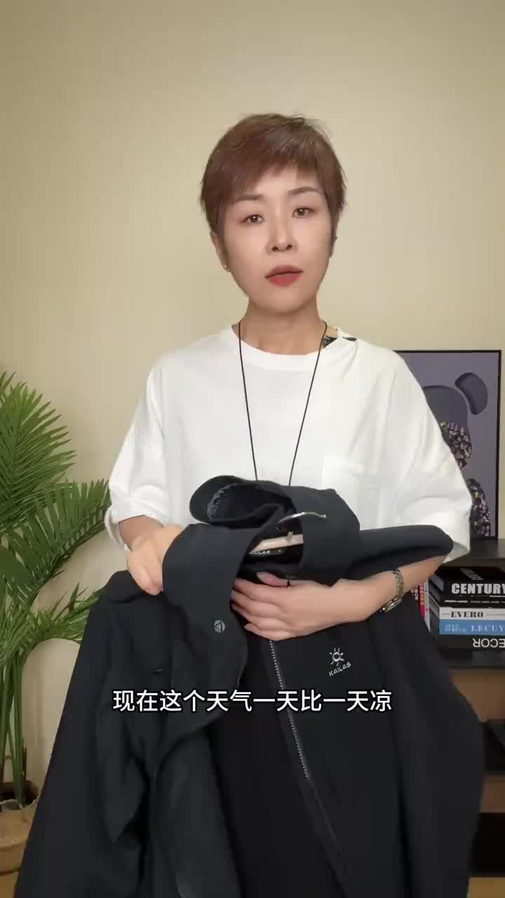穿搭尽头是极简｜秋季的软壳夹克怎么选❓