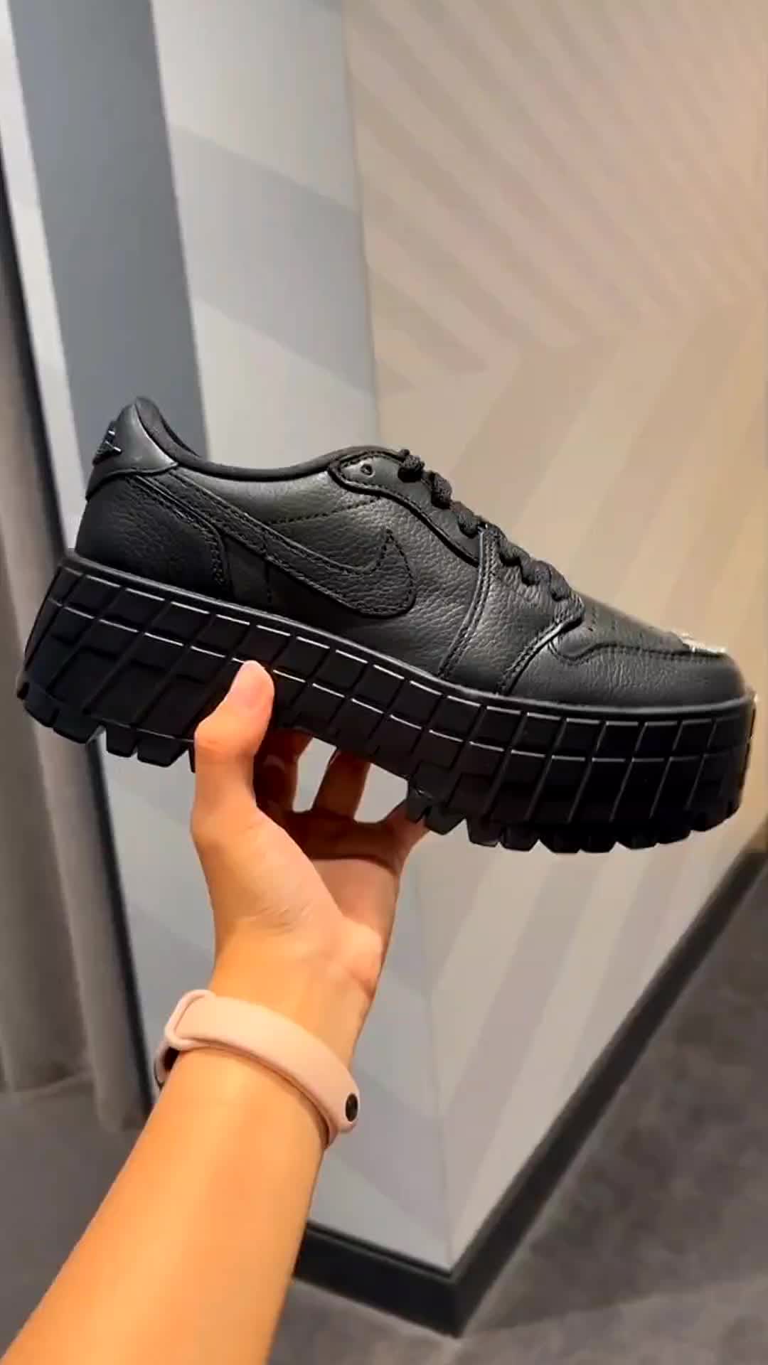 Jordan Air Jordan 1 舒适百搭 防滑耐磨 低帮 生活休闲鞋 女款 黑色
