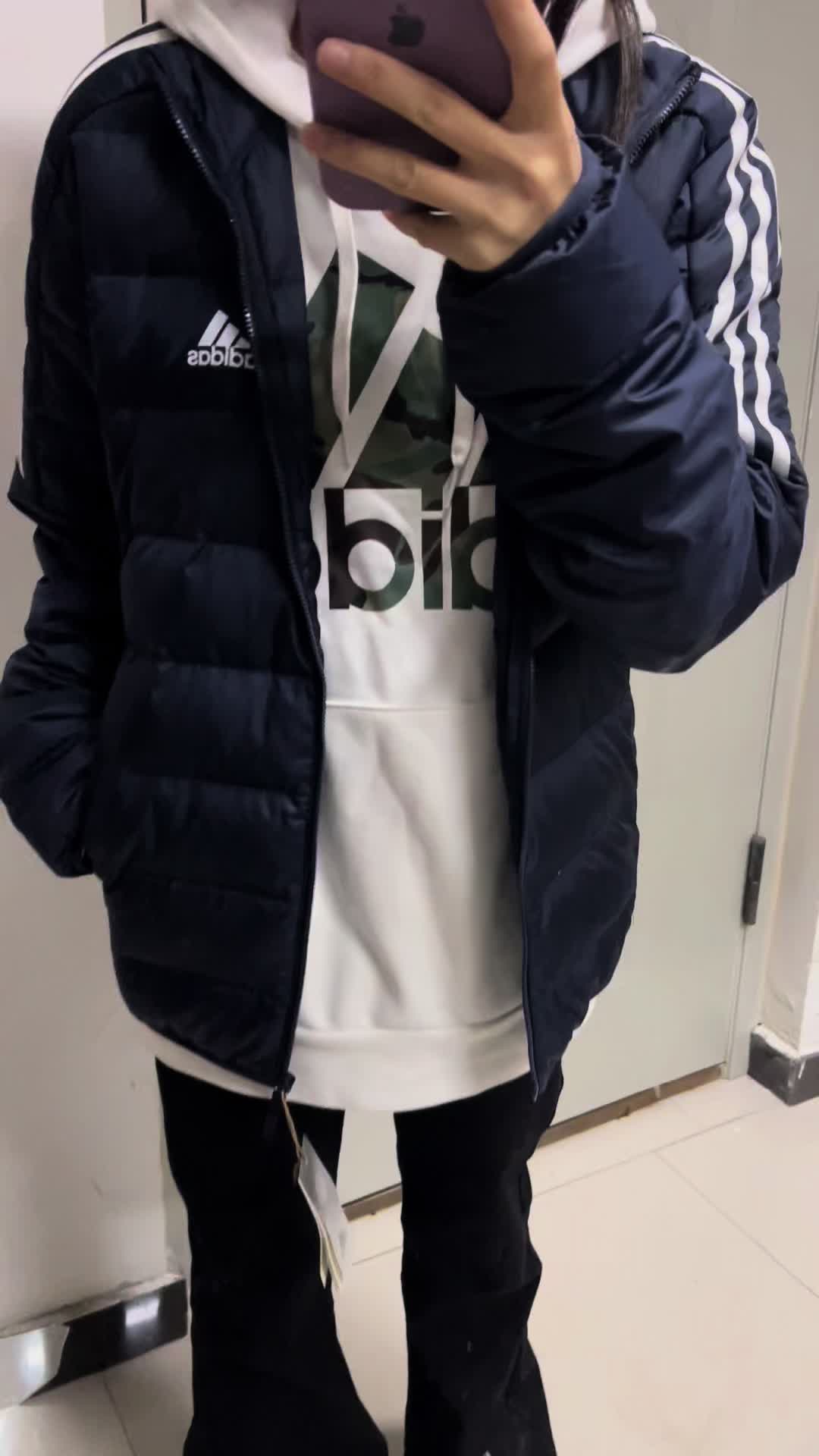 三百元就能买到的阿迪达斯羽绒服！好喜欢！