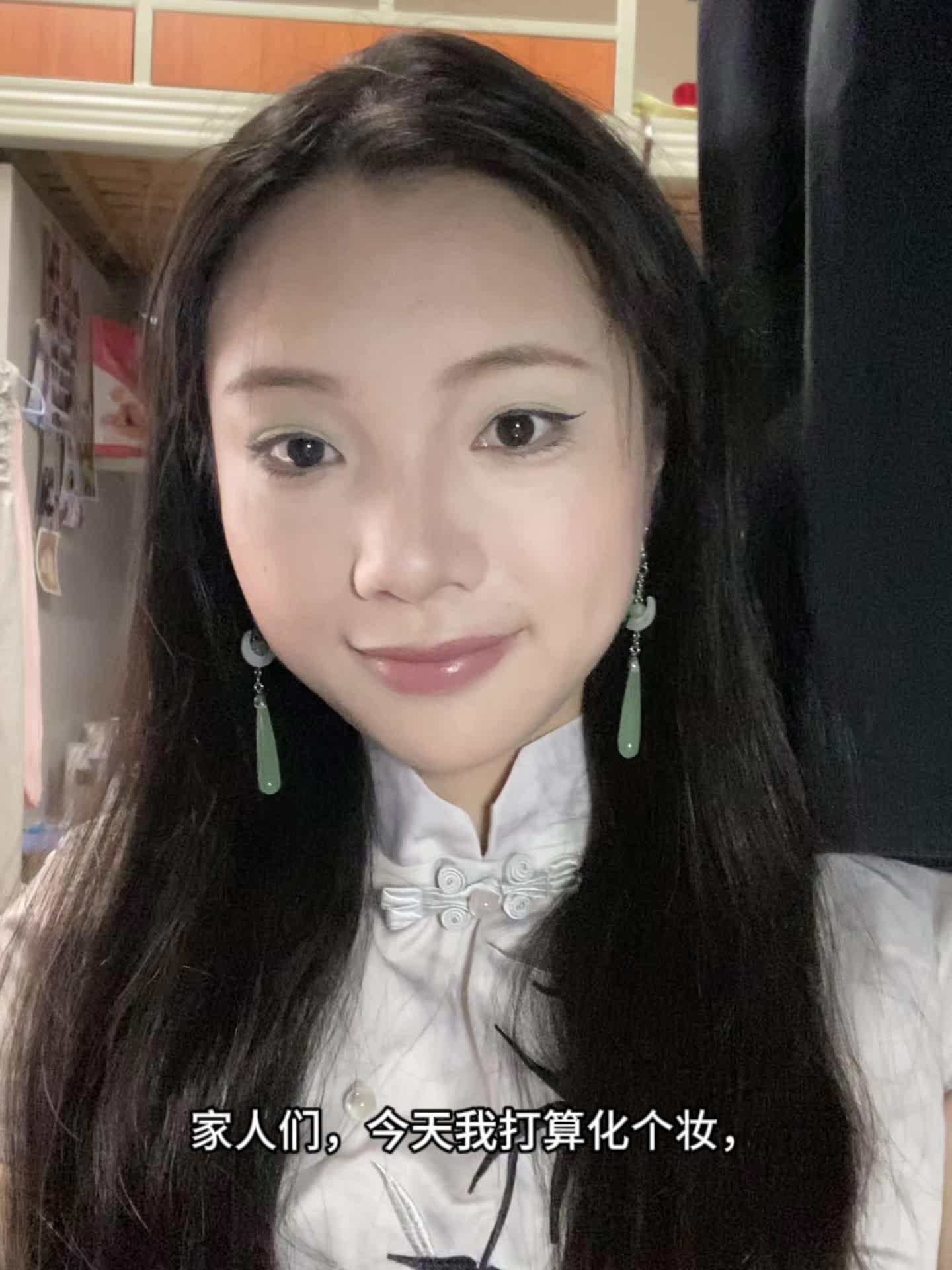 女大学生挑战旗袍妆容