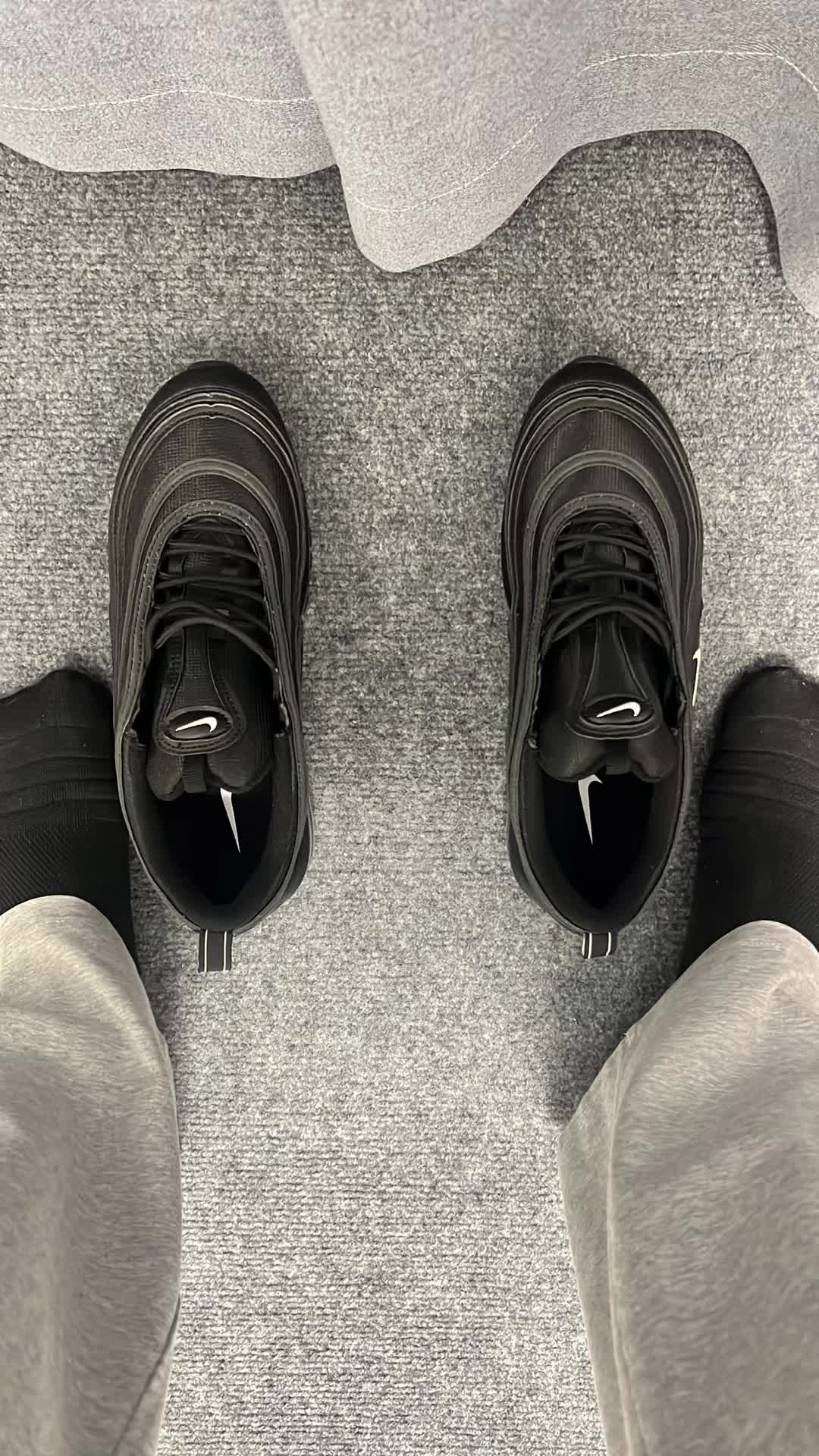 经典NIKE纯黑子弹头～穿着体验！