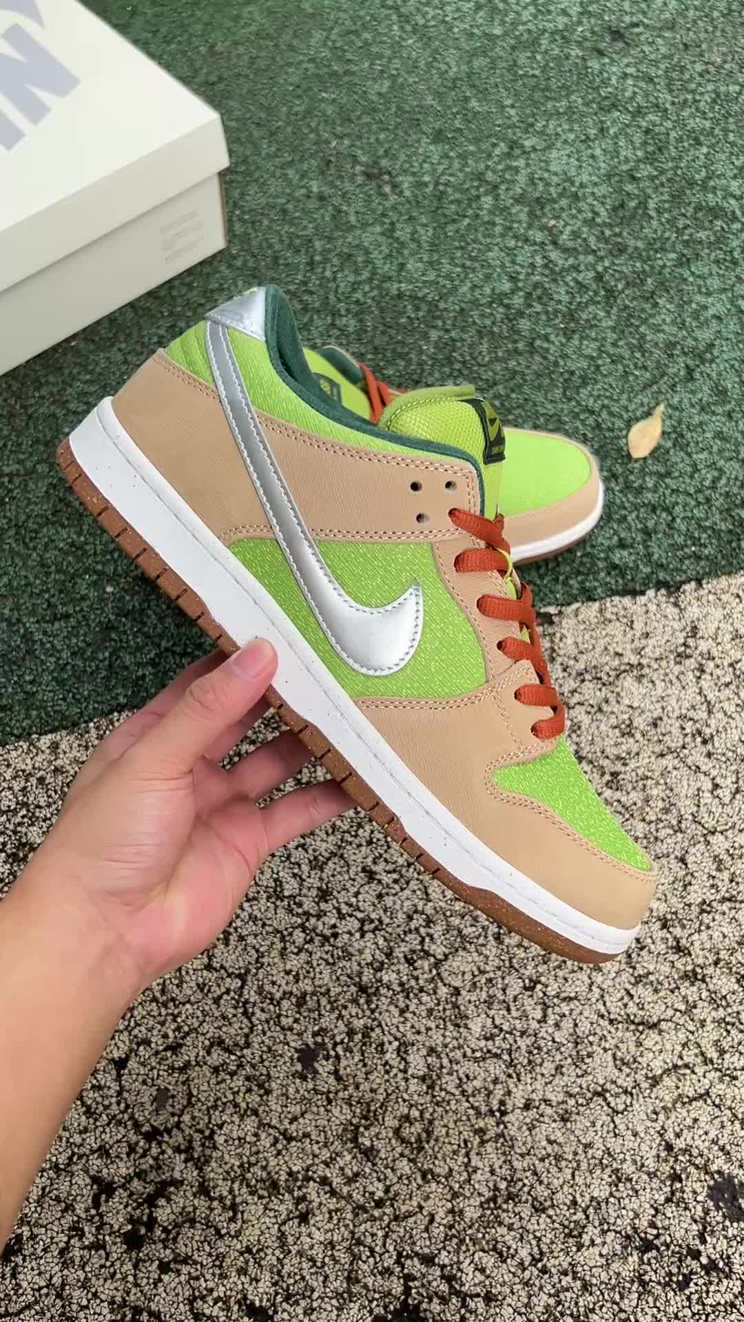Nike SB Dunk Low
" Dinner Plate"
Nike SB Dunk Low
